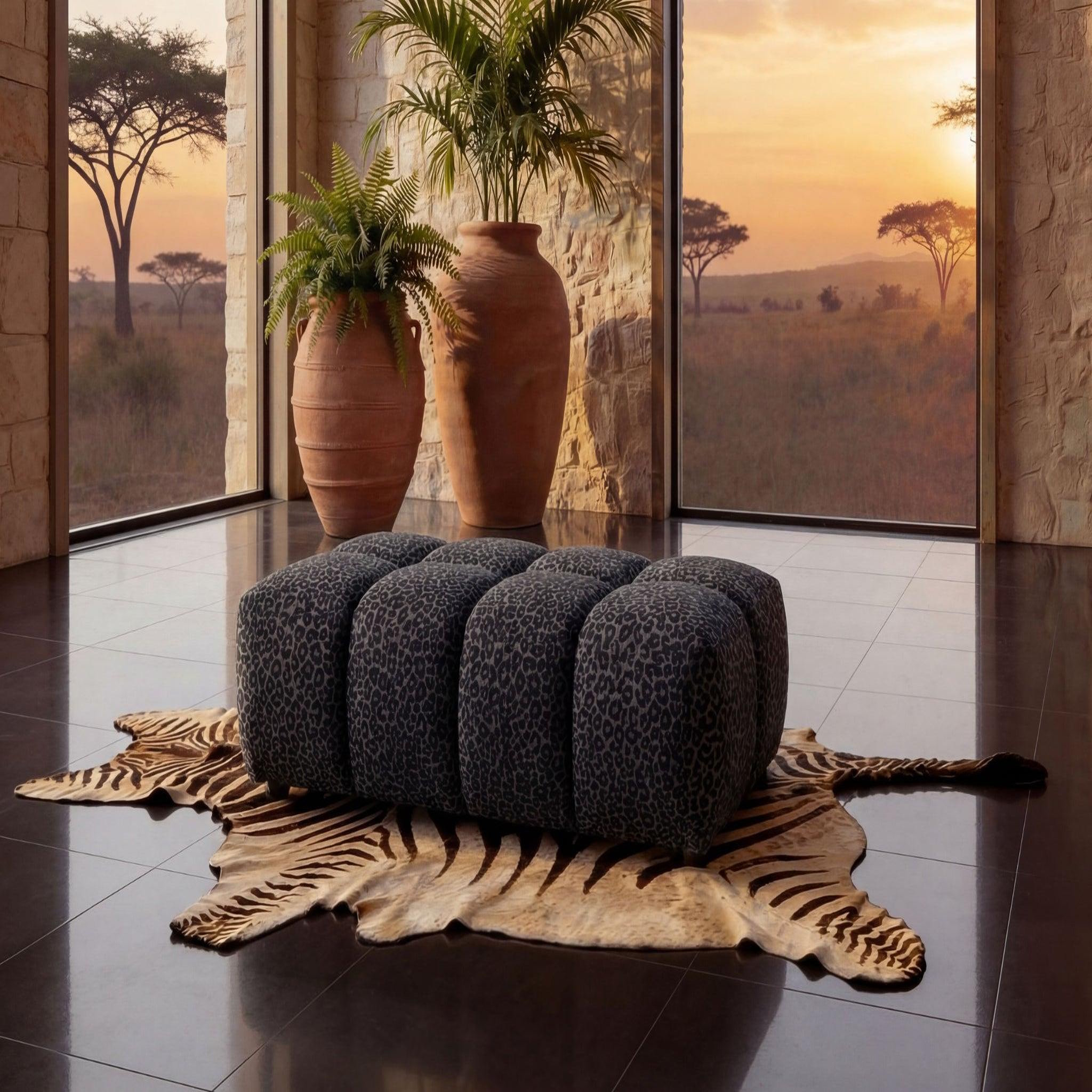 Voir la diapositive 6 : CASANOVA PARIS Alexia - pouf en tissu imprimé animalier 120x60x40