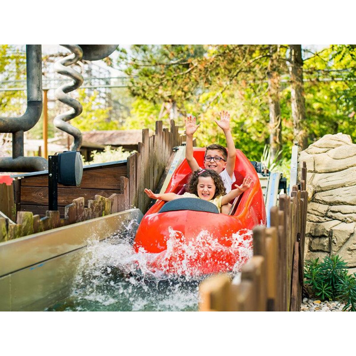 Smartbox Journée amusante : 2 entrées Grand Visiteur et 1 entrée enfant pour le parc Walibi Rhône-Alpes - Coffret Cadeau Multi-thèmes