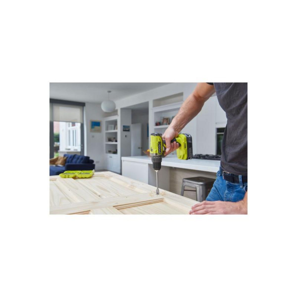 Ryobi Pack RYOBI - Perceuse Visseuse R18DD2-220S - 18V One Plus - 2 batteries 2,0Ah - 1 chargeur - Coffre