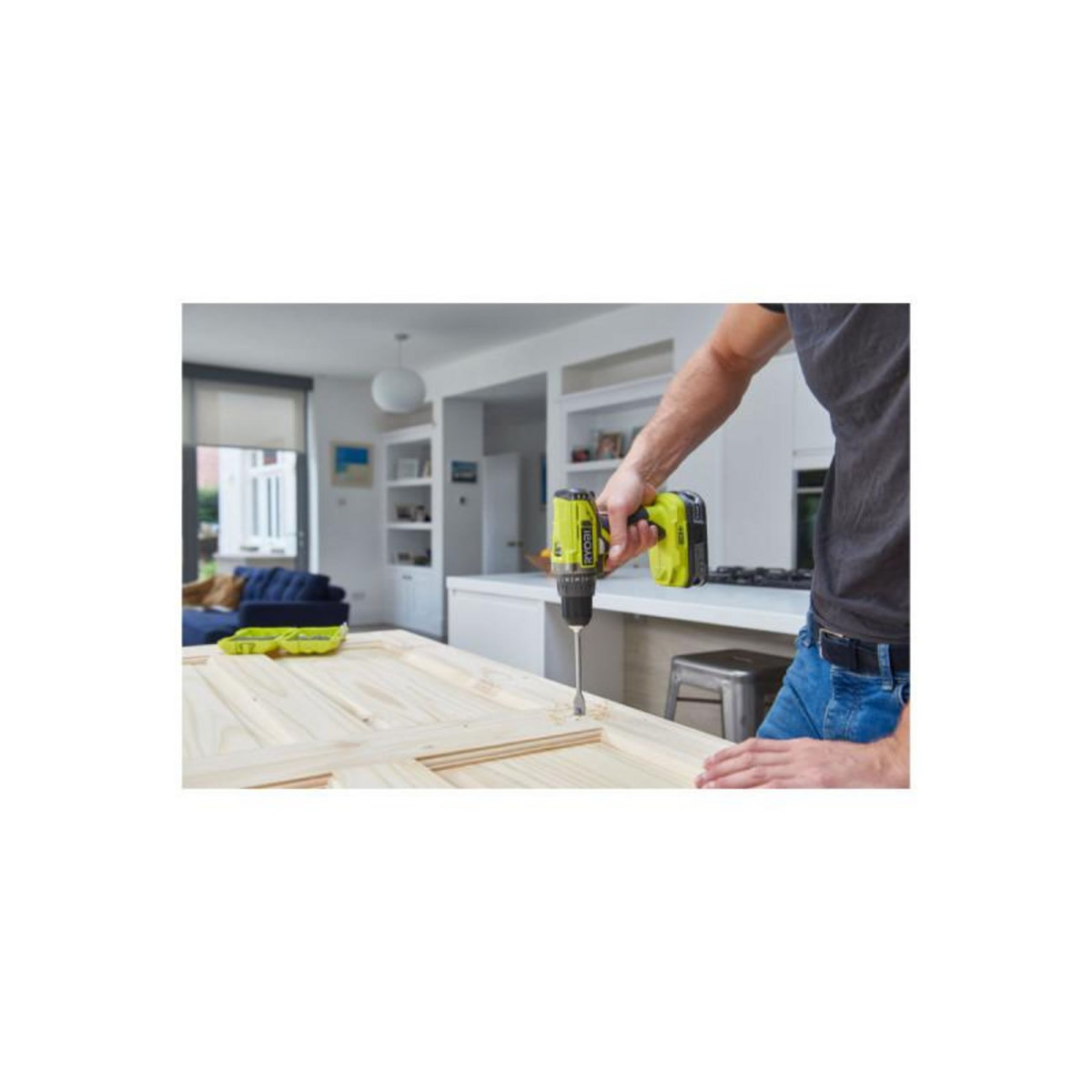 Ryobi Pack RYOBI - Perceuse Visseuse R18DD2-220S - 18V One Plus - 2 batteries 2,0Ah - 1 chargeur - Coffre