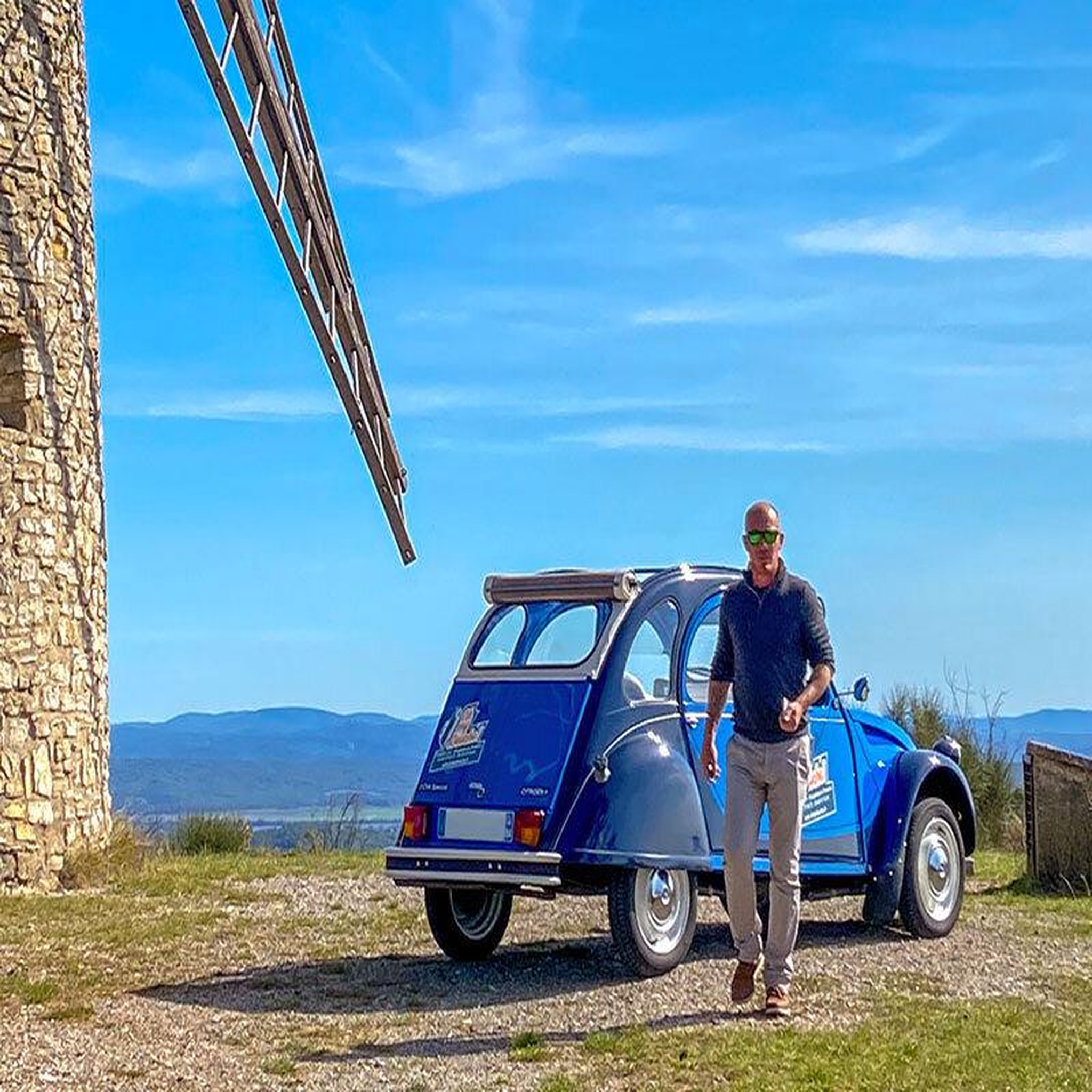 Voir la diapositive 3 : Smartbox Promenade de 4h en 2 cv sur le thème de l'huile d'olive avec dégustation - coffret cadeau sport & aventure