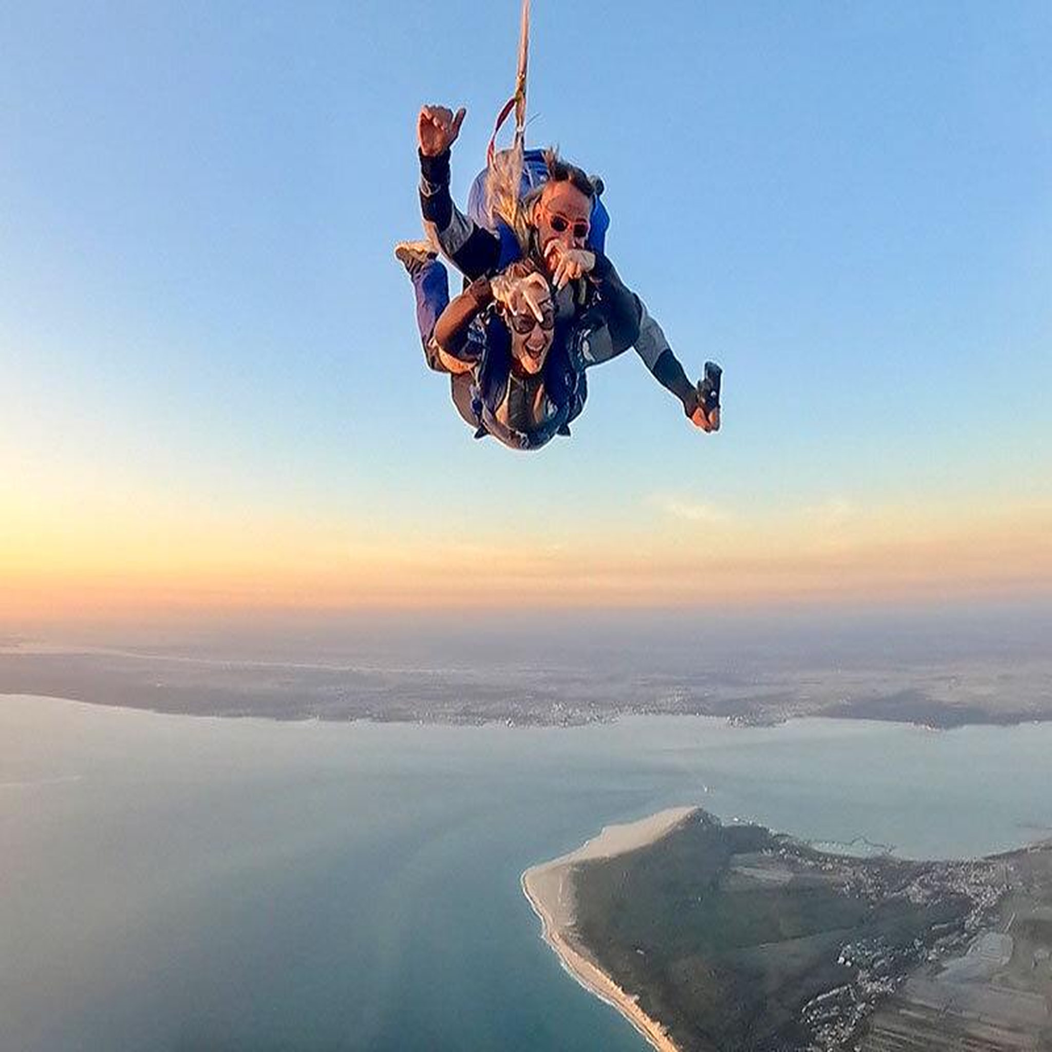 Voir la diapositive 4 : Smartbox Saut en parachute en tandem au-dessus de la pointe du médoc - coffret cadeau sport & aventure