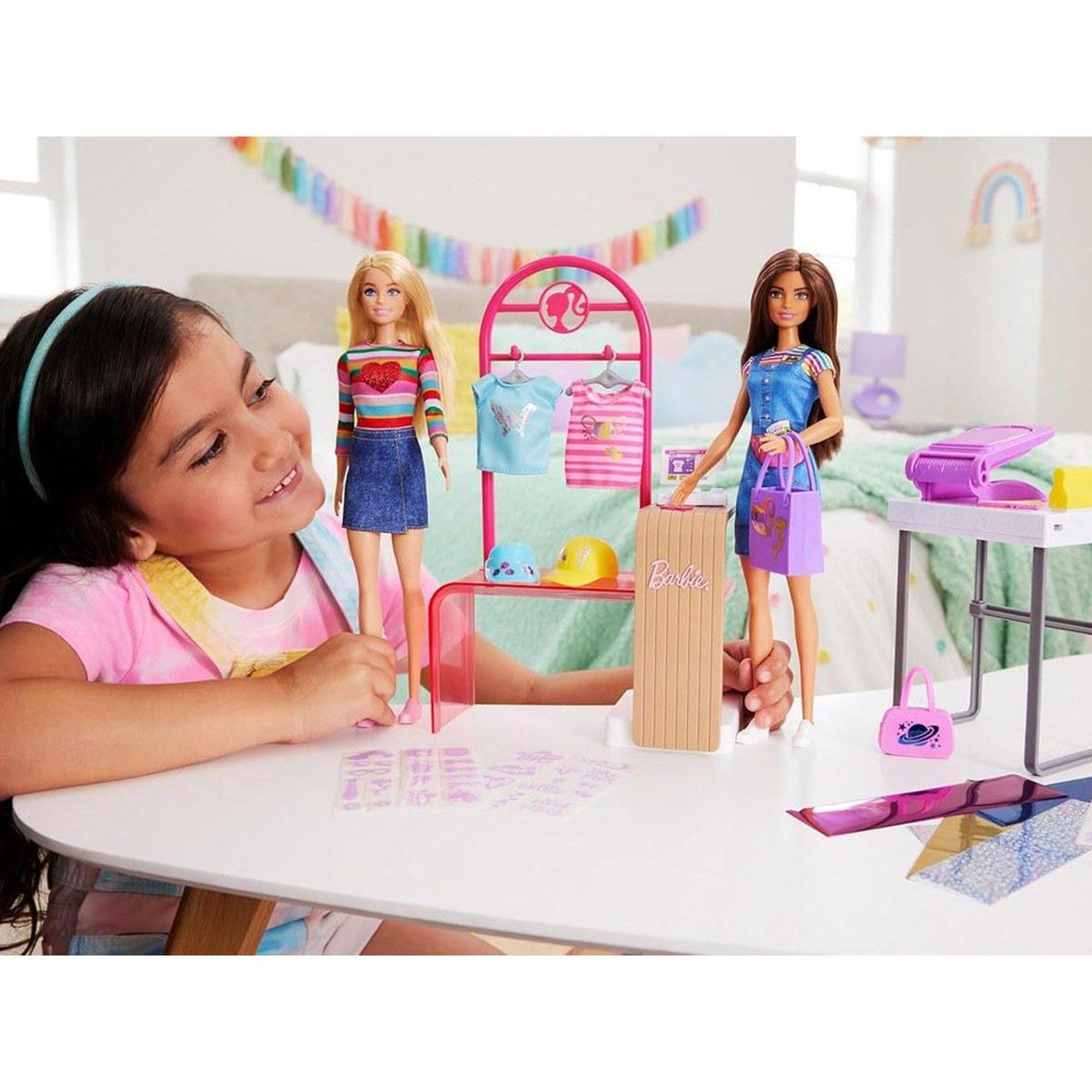 Voir la diapositive 2 : MATTEL Barbie - Coffret Boutique Créations avec Portant et accessoires