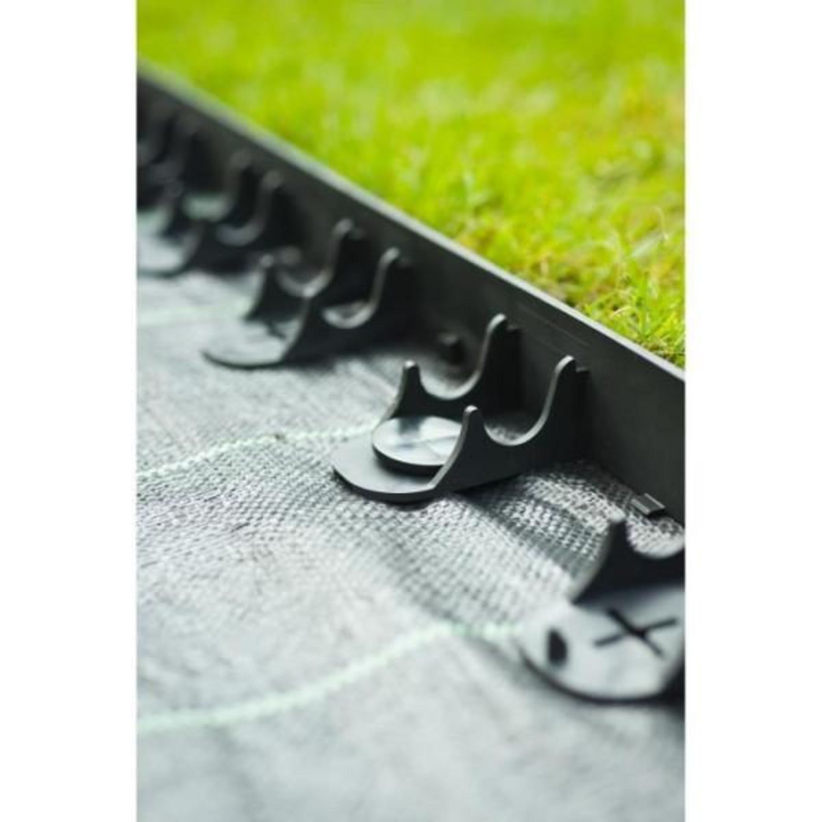 NATURE NATURE Bordure a gazon en polypropylene et polyéthylene - 16 ancres - H 4,5 x (4 x L100) cm - Noir