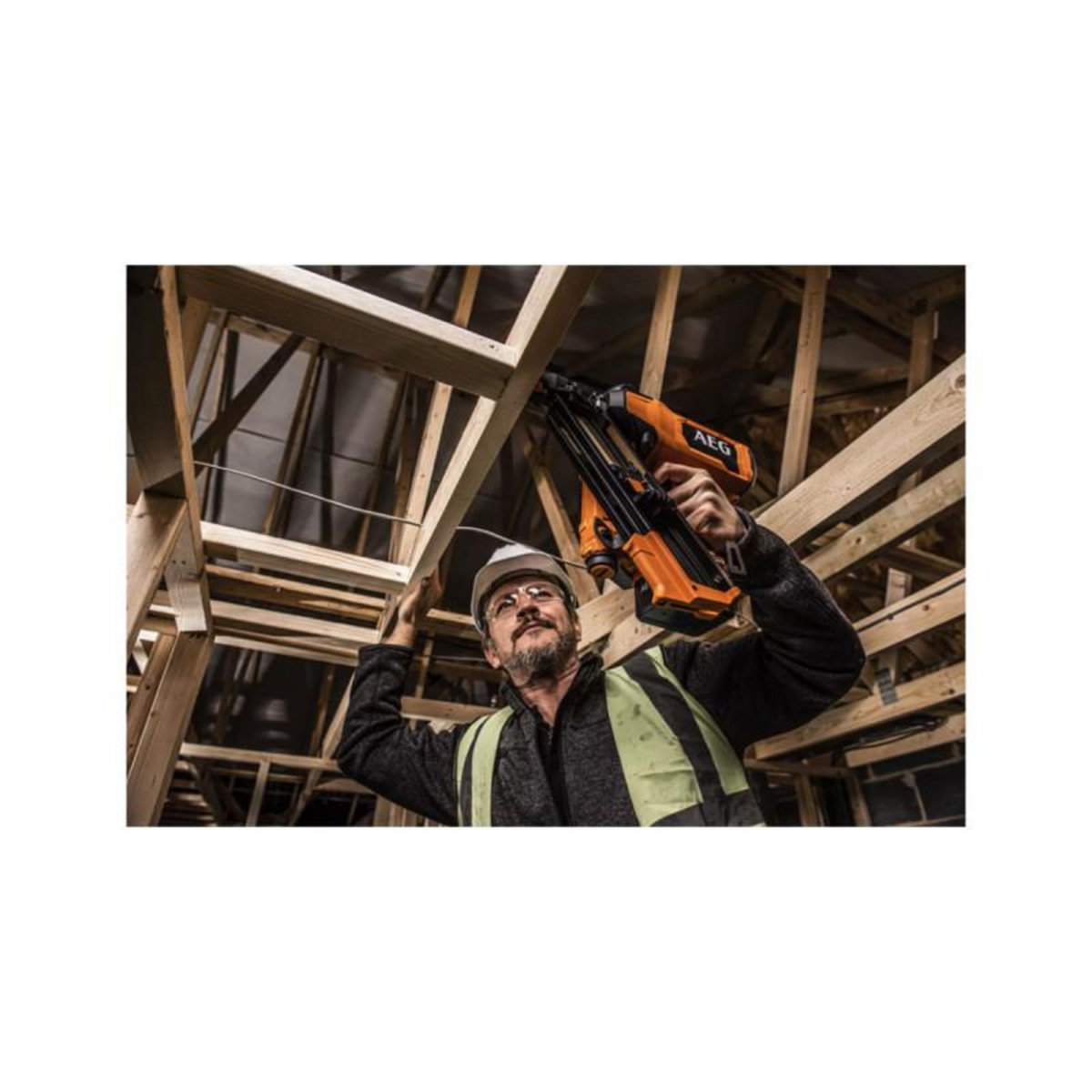 AEG Cloueur charpentier brushless AEG 18V Li-ion sans batterie ni chargeur B18FN10-0