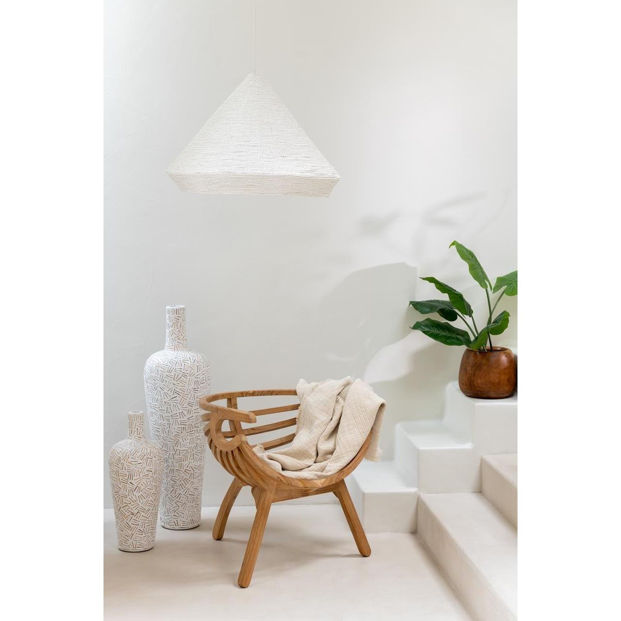 Voir la diapositive 3 : J-LINE Vase déco en ciment  lauwra  100cm blanc