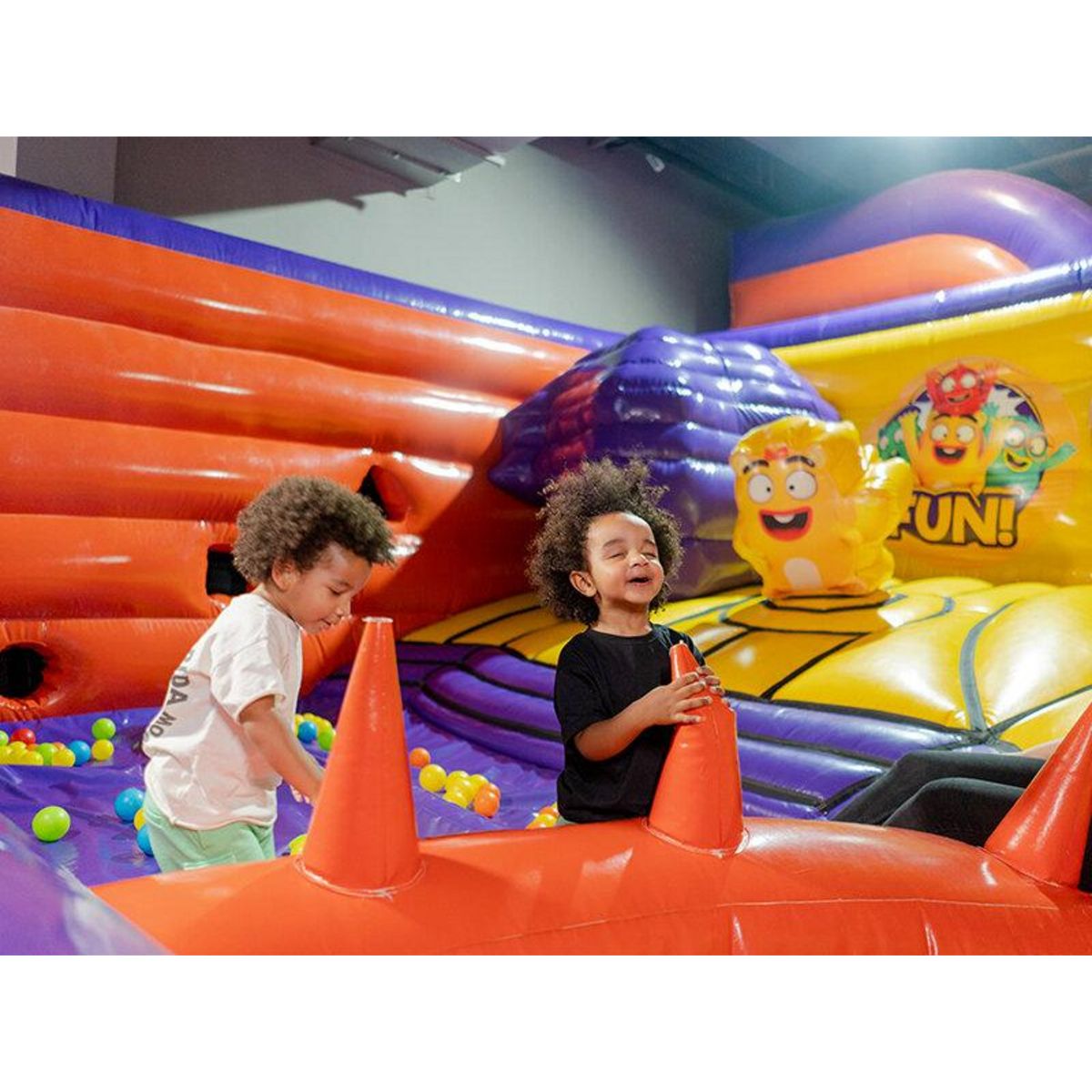 Smartbox Entrée au TFOU Parc pour 1 adulte et 2 enfants avec formule déjeuner - Coffret Cadeau Sport & Aventure