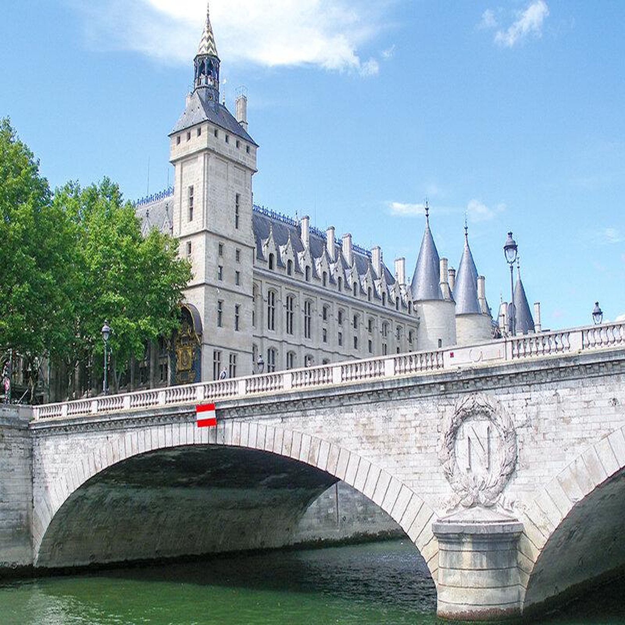 Voir la diapositive 2 : Smartbox Visite guidée de 2h30 des berges avec collation à Paris pour 2 - Coffret Cadeau Sport & Aventure