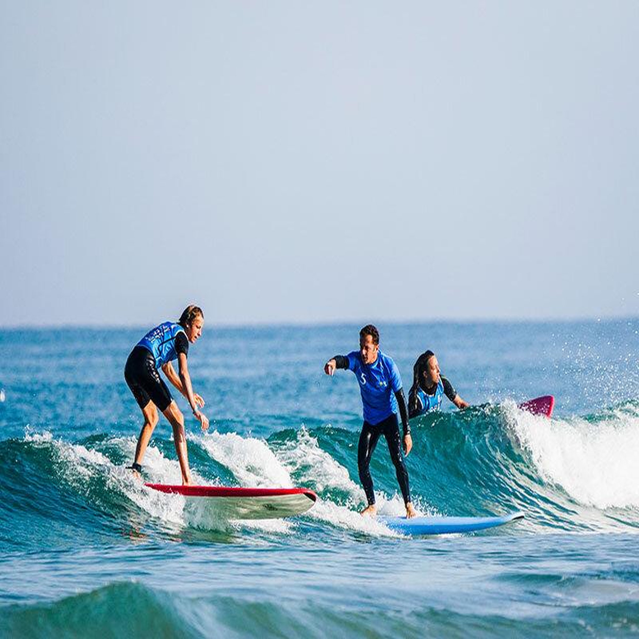 Voir la diapositive 2 : Smartbox Cours de surf d'1h30 à seignosse - coffret cadeau sport & aventure