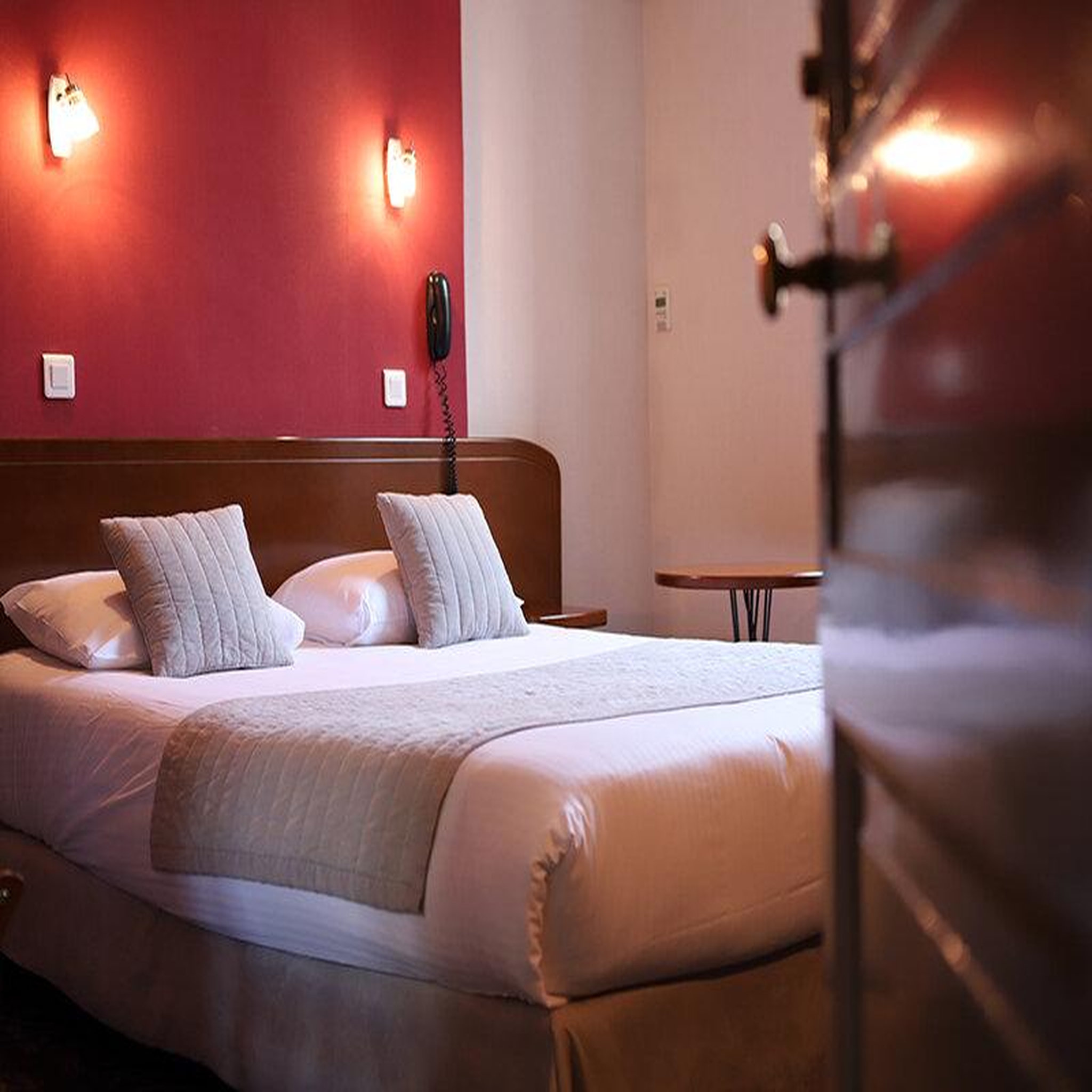 Voir la diapositive 2 : Smartbox Séjour de luxe dans un élégant hôtel 4* à bordeaux - coffret cadeau séjour