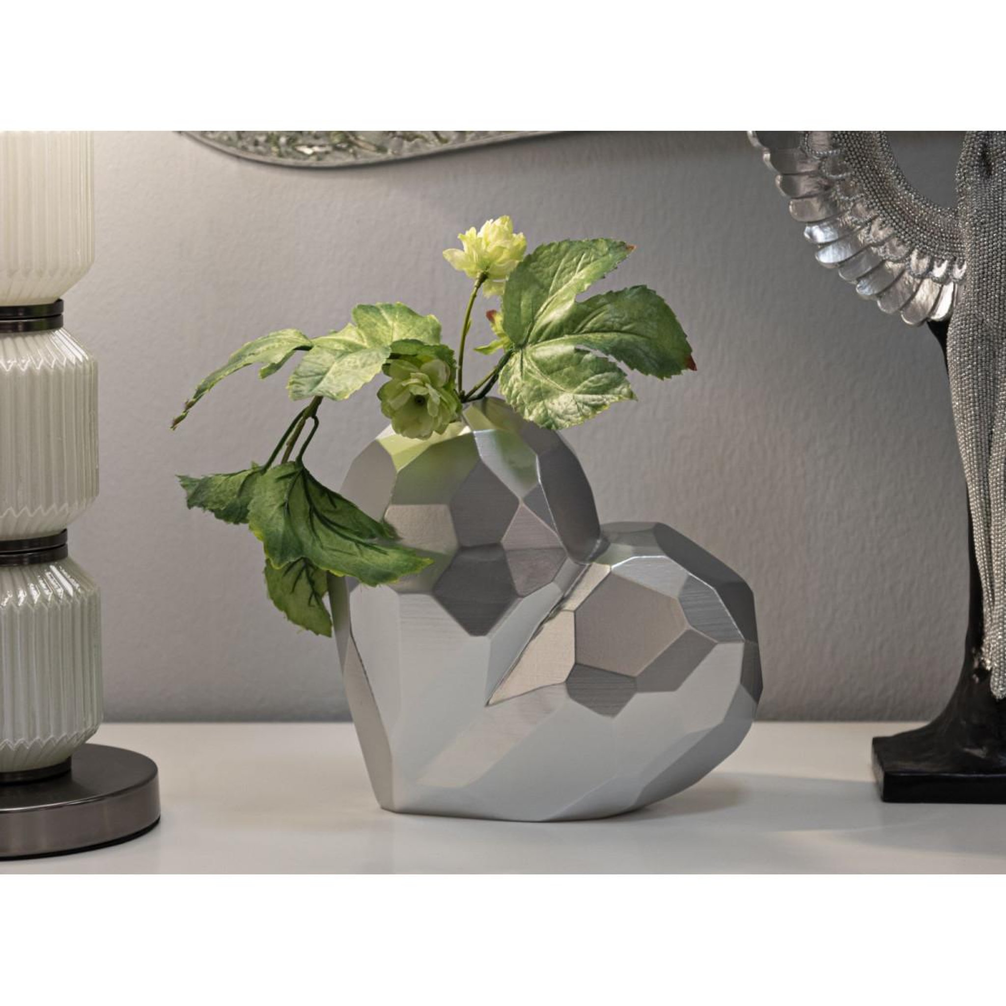Voir la diapositive 5 : Paris Prix Vase design en résine  heart  19cm argent