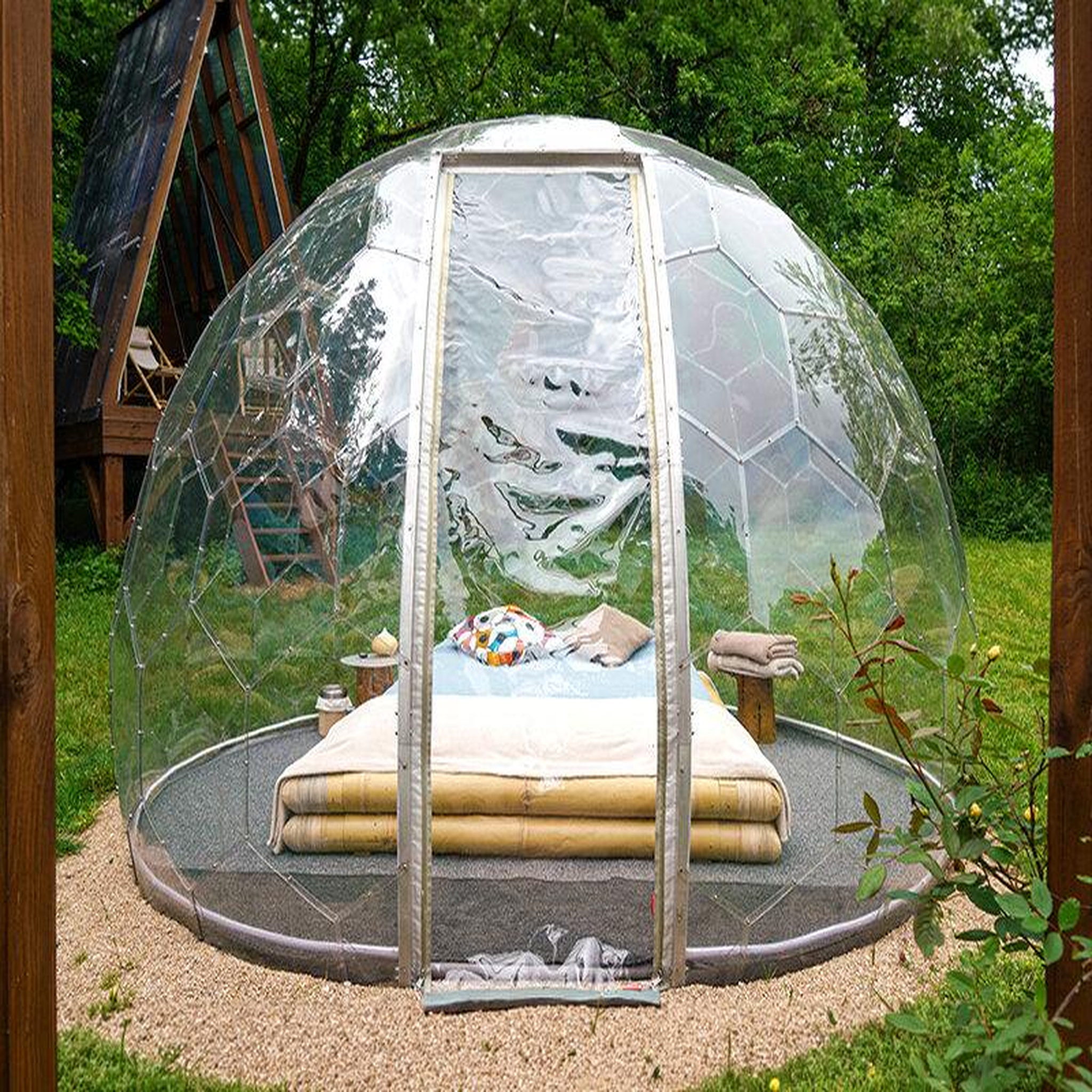 Voir la diapositive 4 : Smartbox Escale insolite en bulle en pleine nature près de lyon - coffret cadeau séjour