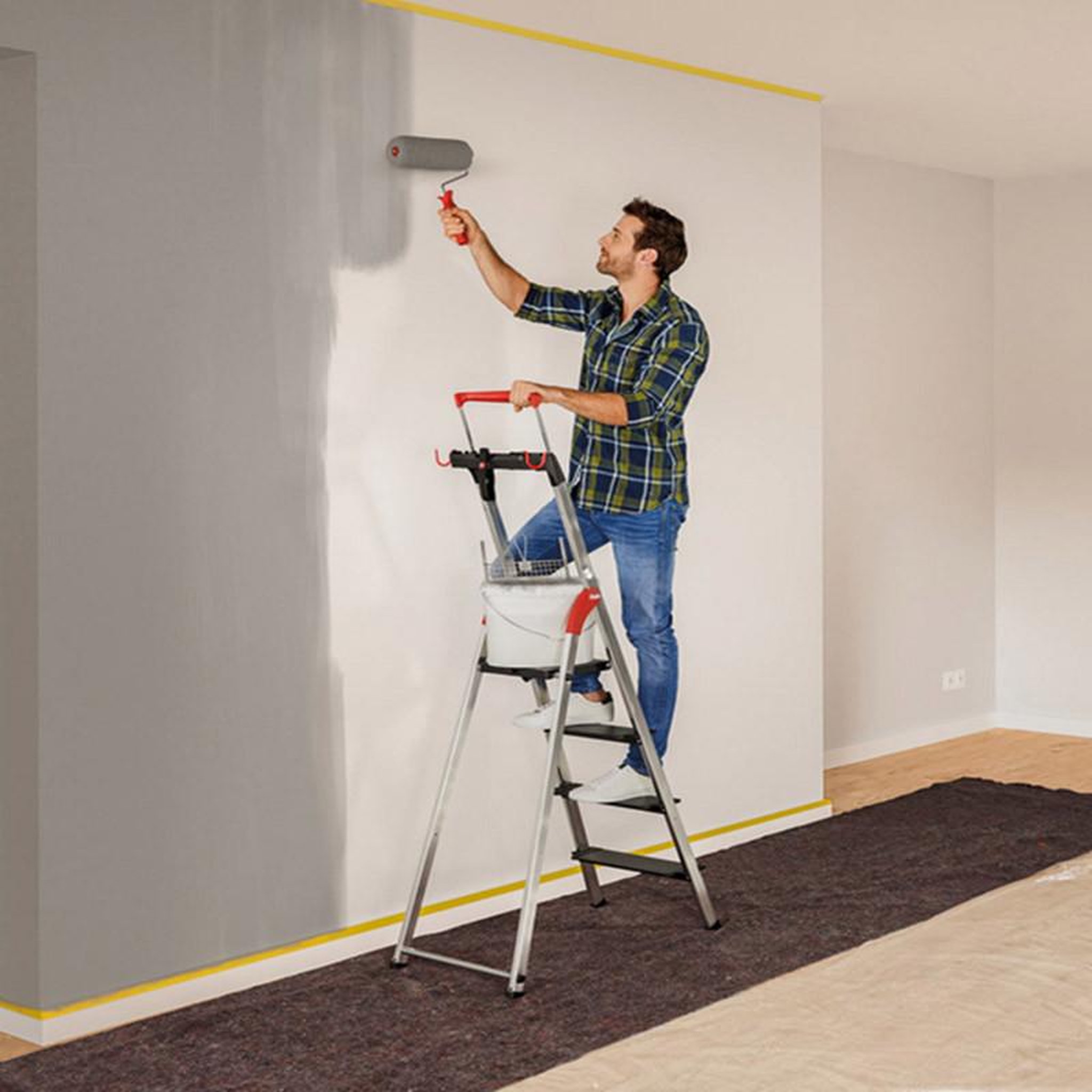 Voir la diapositive 2 : HAILO Escabeau de sécurité pliable en aluminium 4 marches larges Hailo L100