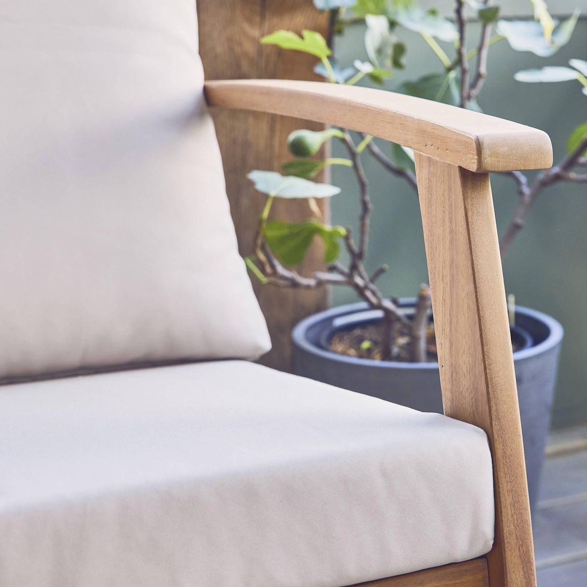 SWEEEK Salon de jardin USHUAIA 5 places en bois d'acacia, un canapé, une table, deux fauteuils