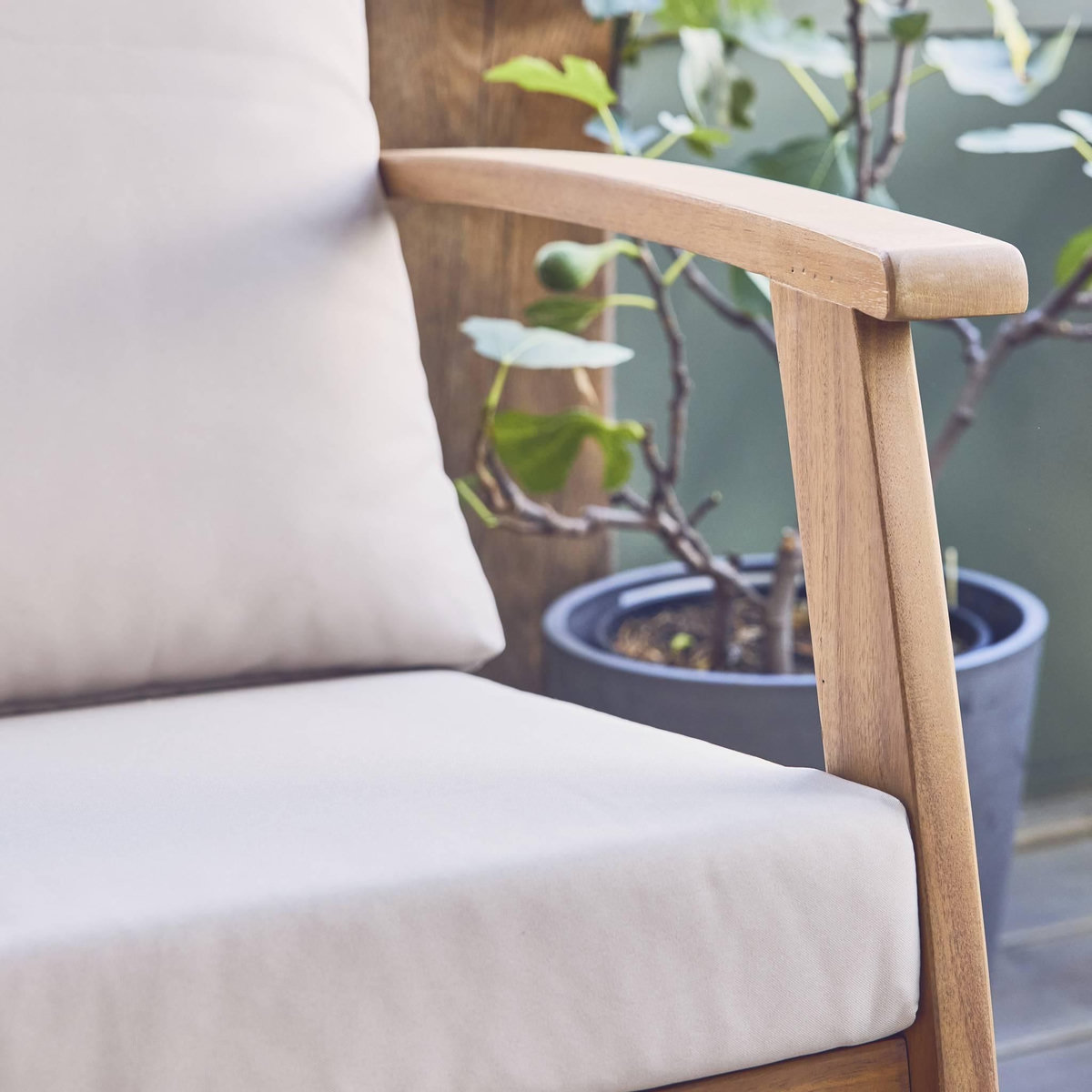 SWEEEK Salon de jardin USHUAIA 5 places en bois d'acacia, un canapé, une table, deux fauteuils