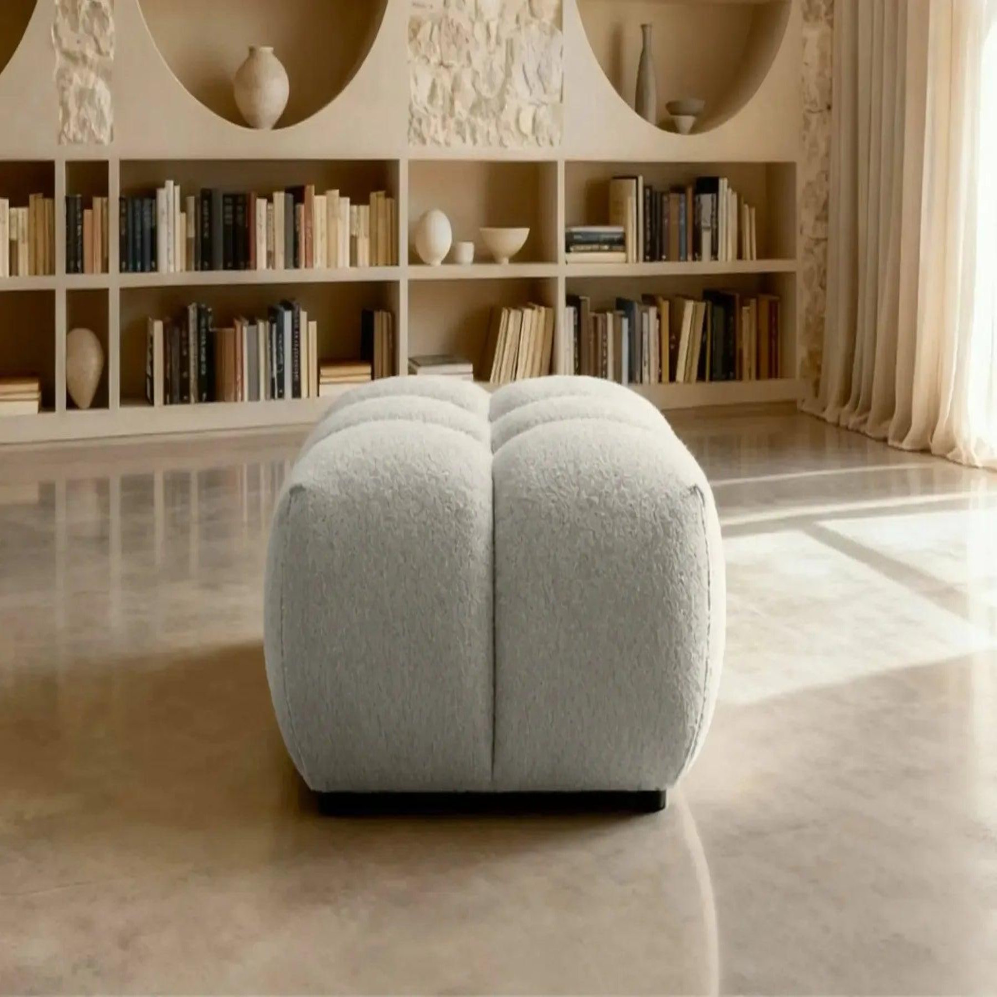 Voir la diapositive 3 : CASANOVA PARIS Alexia - pouf tissu bouclette
