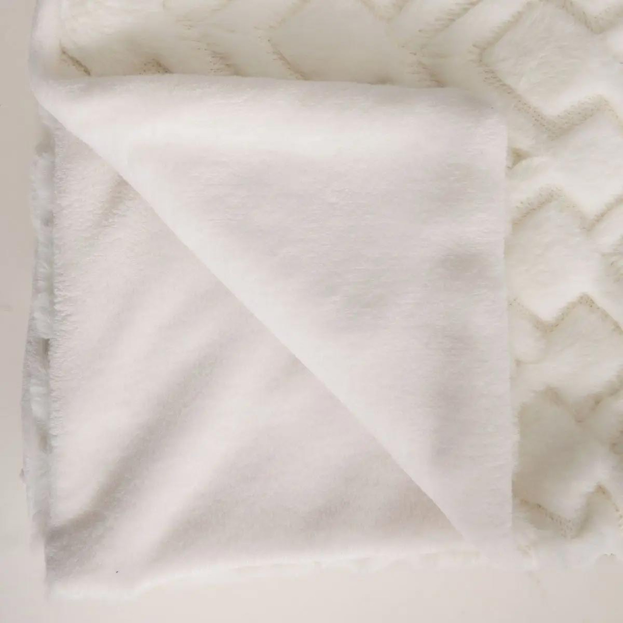Voir la diapositive 2 : ATMOSPHERA Plaid imitation fourrure  mara  120x160cm blanc