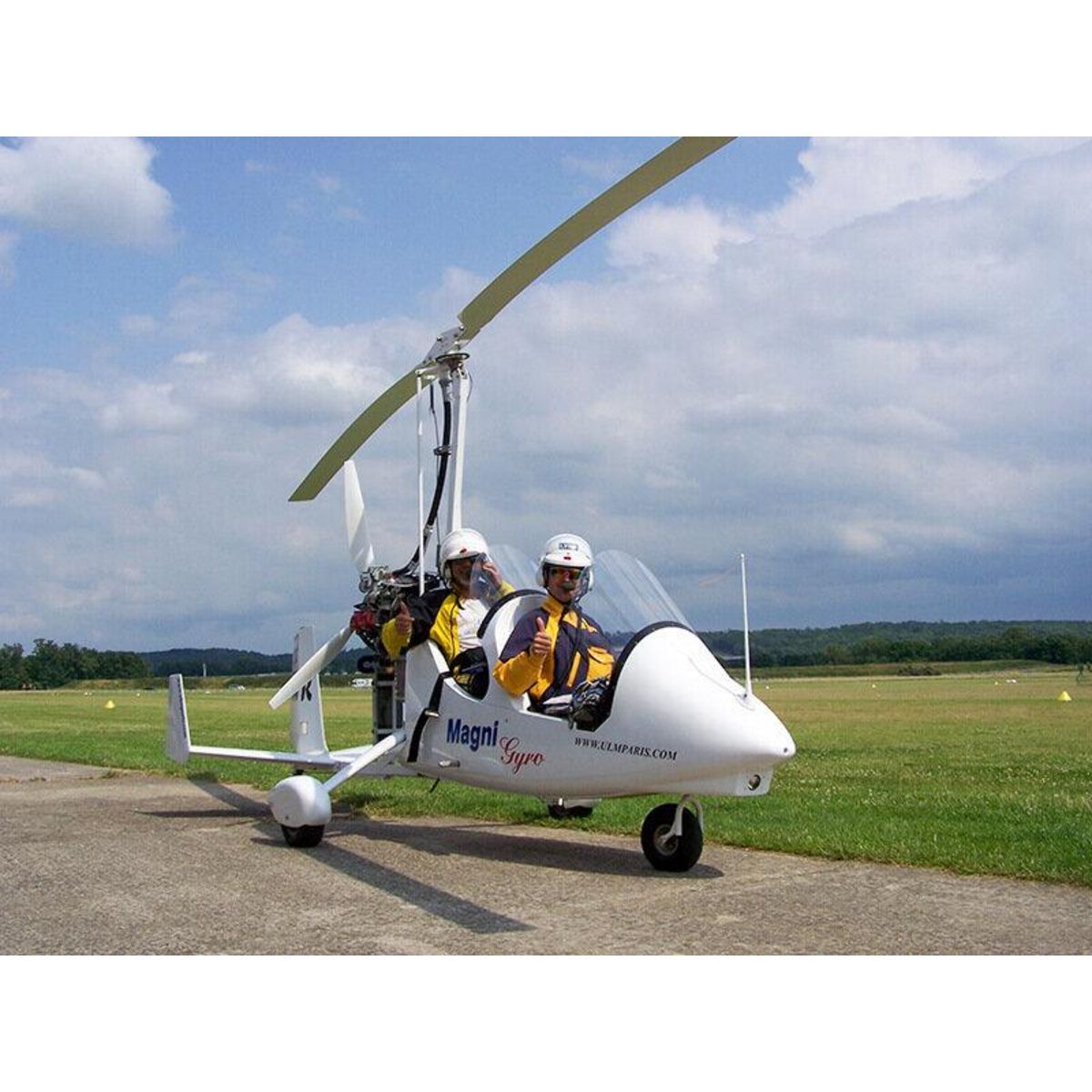 Smartbox Prenez votre envol avec ULM Paris lors d'une inoubliable initiation avec vidéo du vol - Coffret Cadeau Sport & Aventure