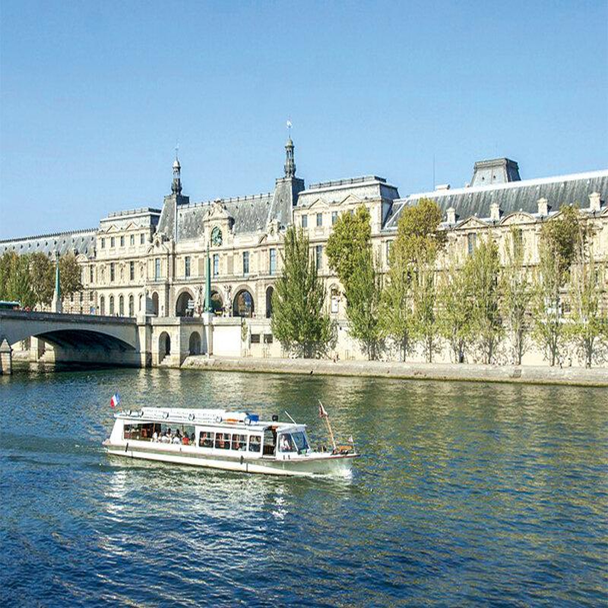 Voir la diapositive 2 : Smartbox Visite guidée de 2h30 en famille au musée du Louvre pour 3 - Coffret Cadeau Sport & Aventure