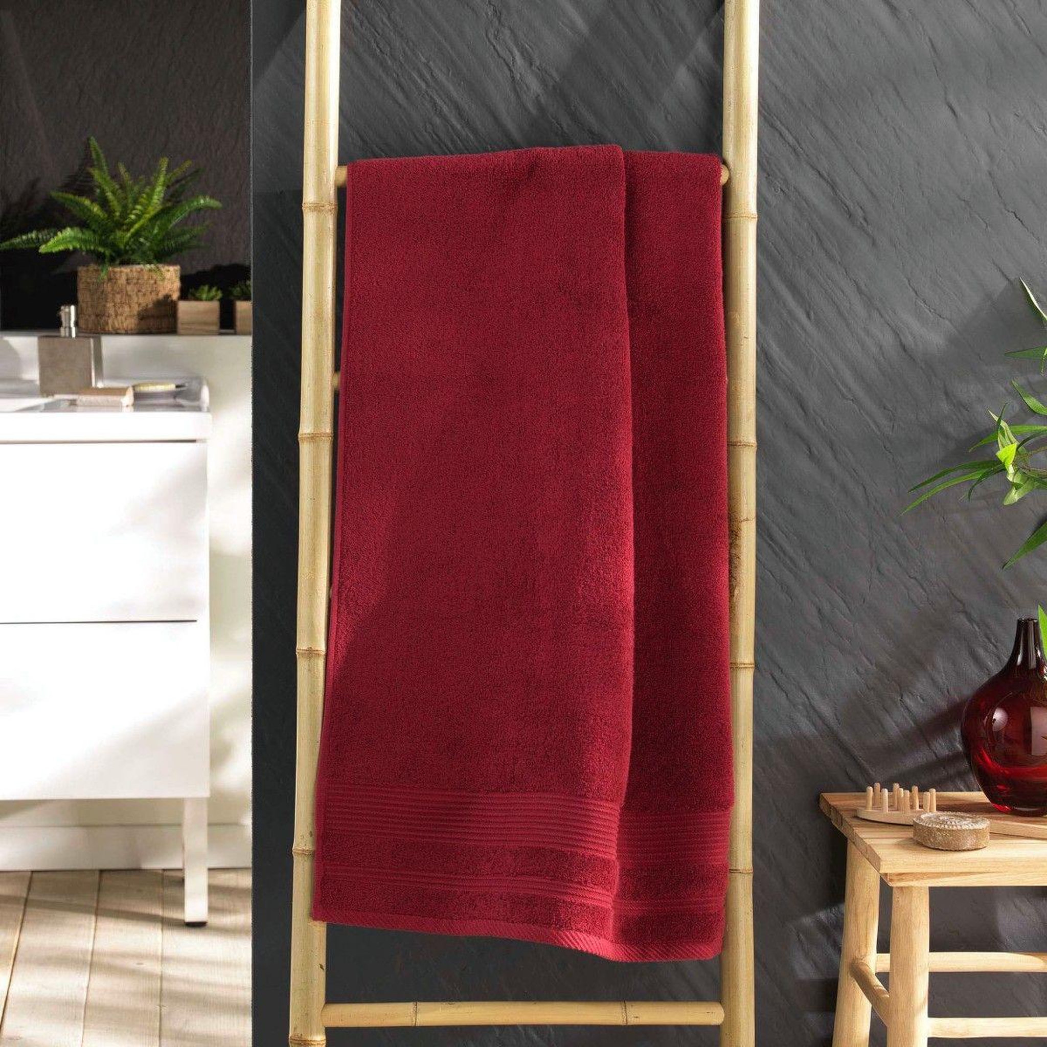 Voir la diapositive 4 : Douceur d'Intérieur Drap de douche  tendresse  70x130cm rubis