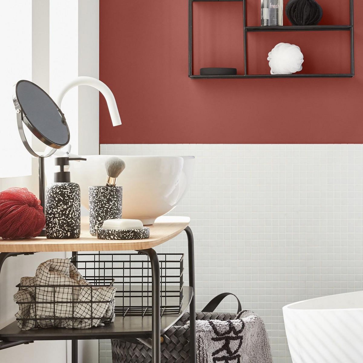 GUY LEVASSEUR Miroir grossissant en métal à poser