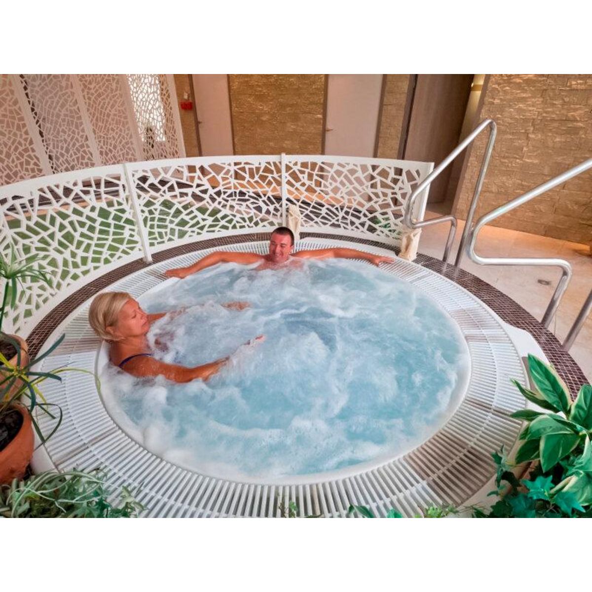 Smartbox Massage de 30 min et accès d'1h à l'espace bien-être aux portes de Nantes - Coffret Cadeau Bien-être