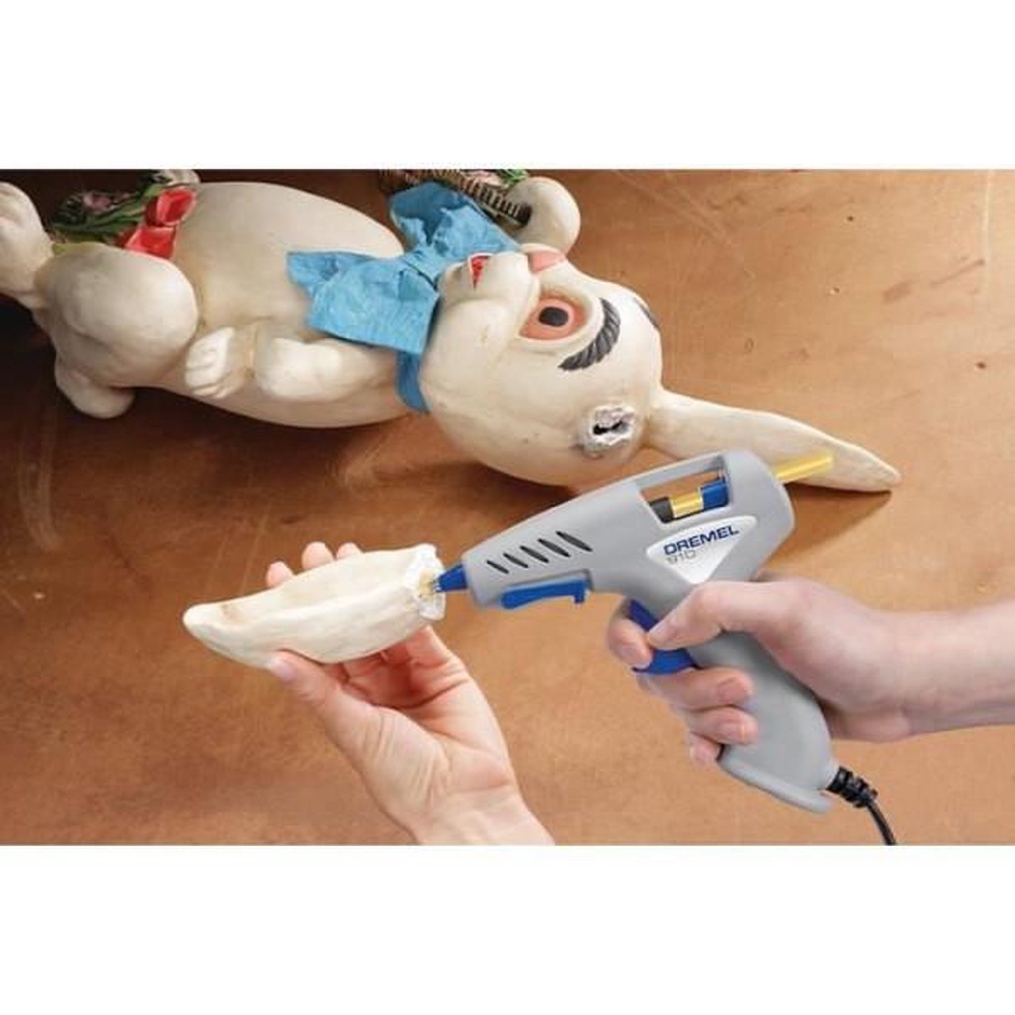Voir la diapositive 4 : Dremel Pistolet a colle chaude dremel 910 - température de chauffe a 165°c - livré avec 3 batons de colle 7mm