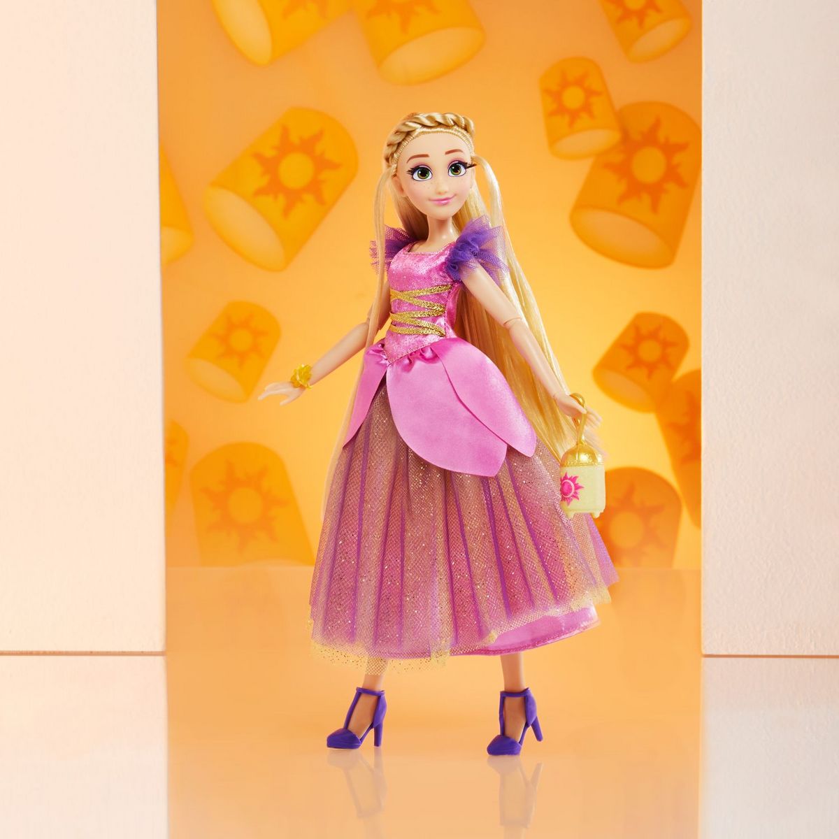HASBRO Poupée Disney Princesse Raiponce Robe rose Style Series