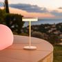 Voir la diapositive 4 : Lumisky Lampe de table solaire VIVIA Blanc Aluminium H27cm