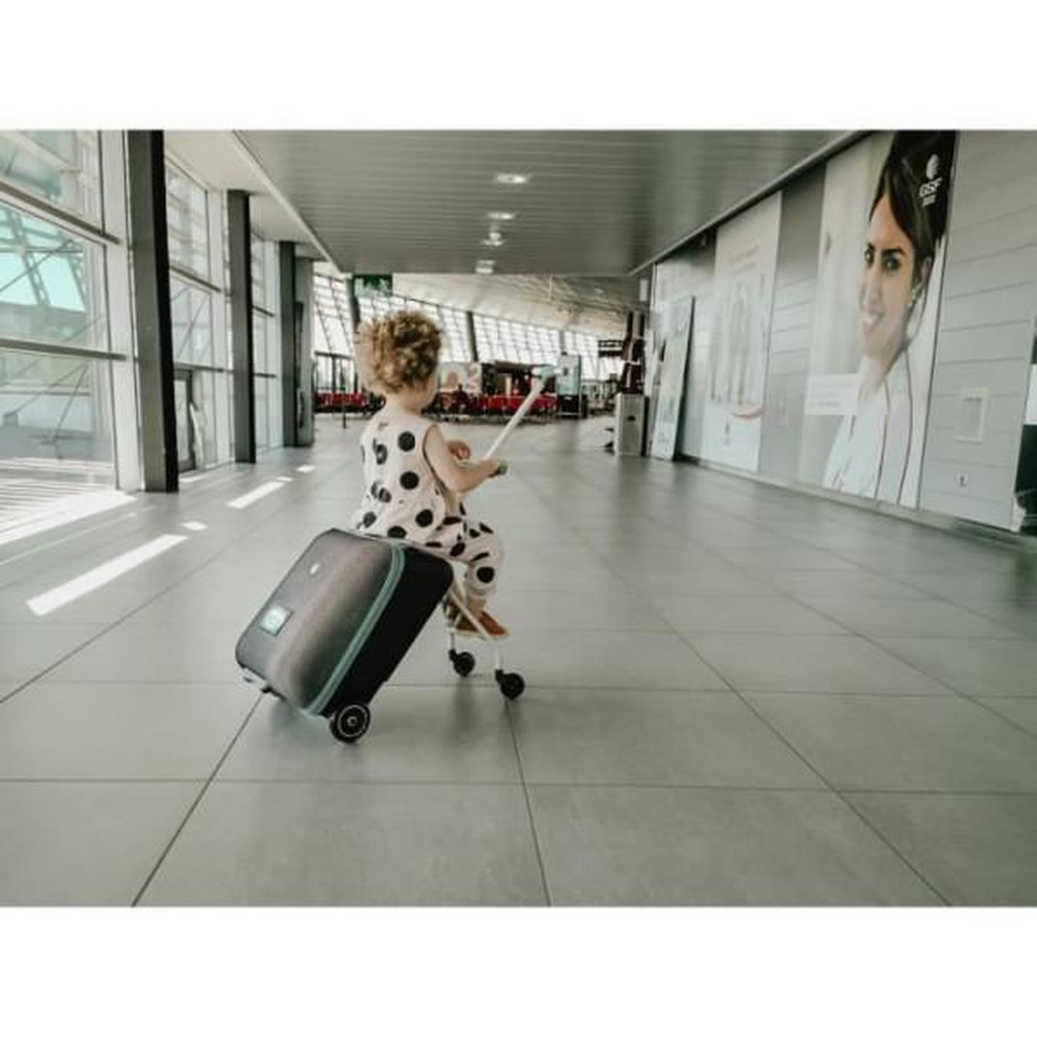 Voir la diapositive 4 : MARKET24 Béaba luggage eazy, valise cabine avec l'assise de voyage