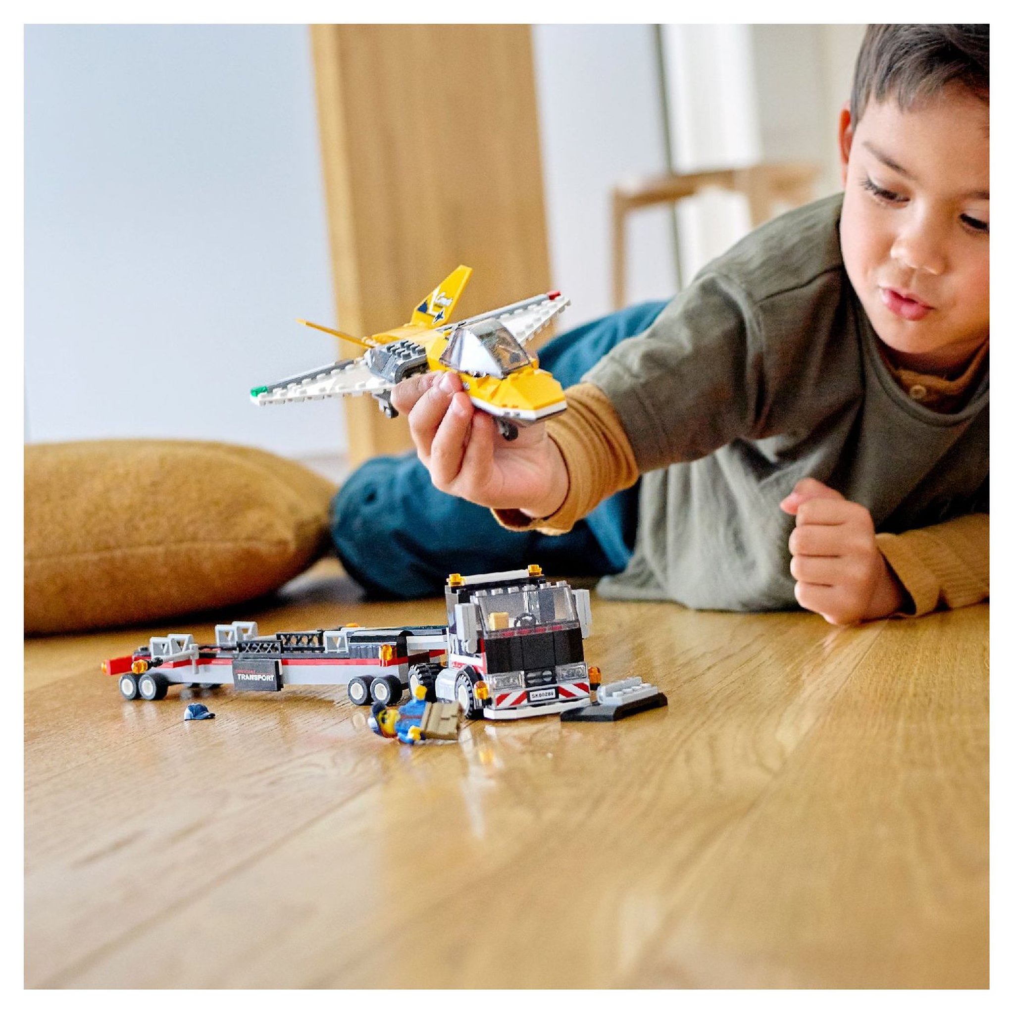Voir la diapositive 7 : LEGO City 60289 Le transport d'avion de voltige
