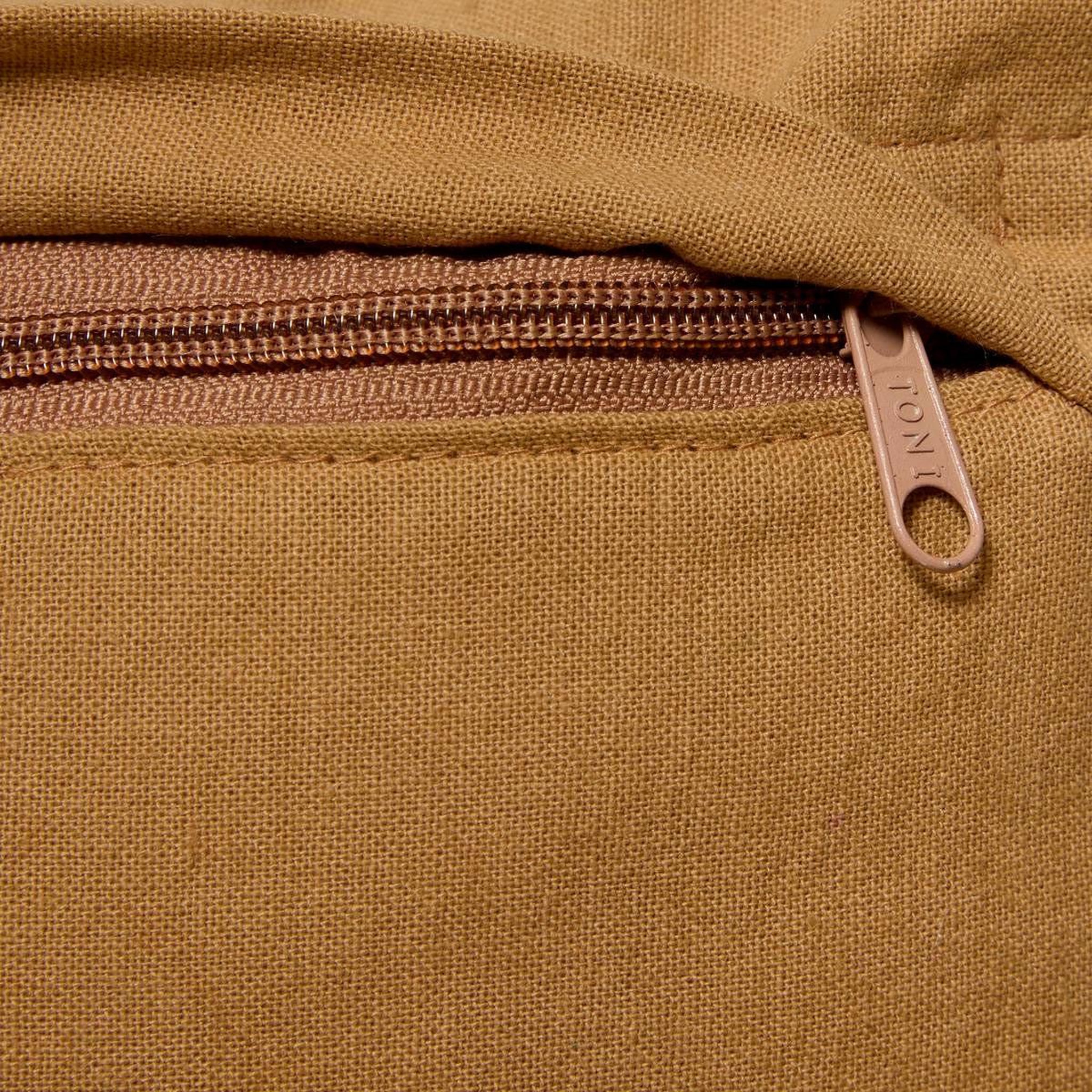 Voir la diapositive 3 : ATMOSPHERA Coussin déco brodé  hary  30x50cm caramel