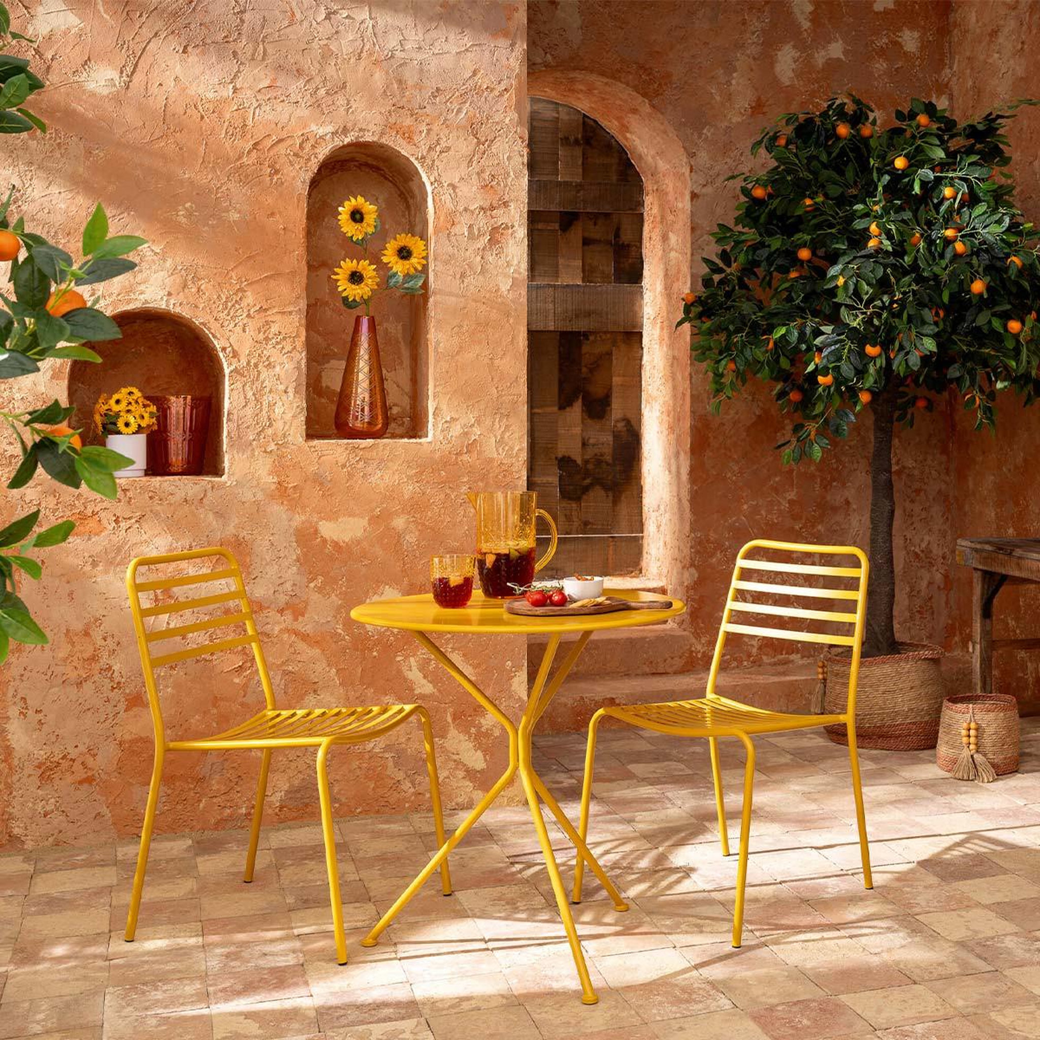 Voir la diapositive 5 : J-LINE Table de jardin en métal  tripod  72cm ocre