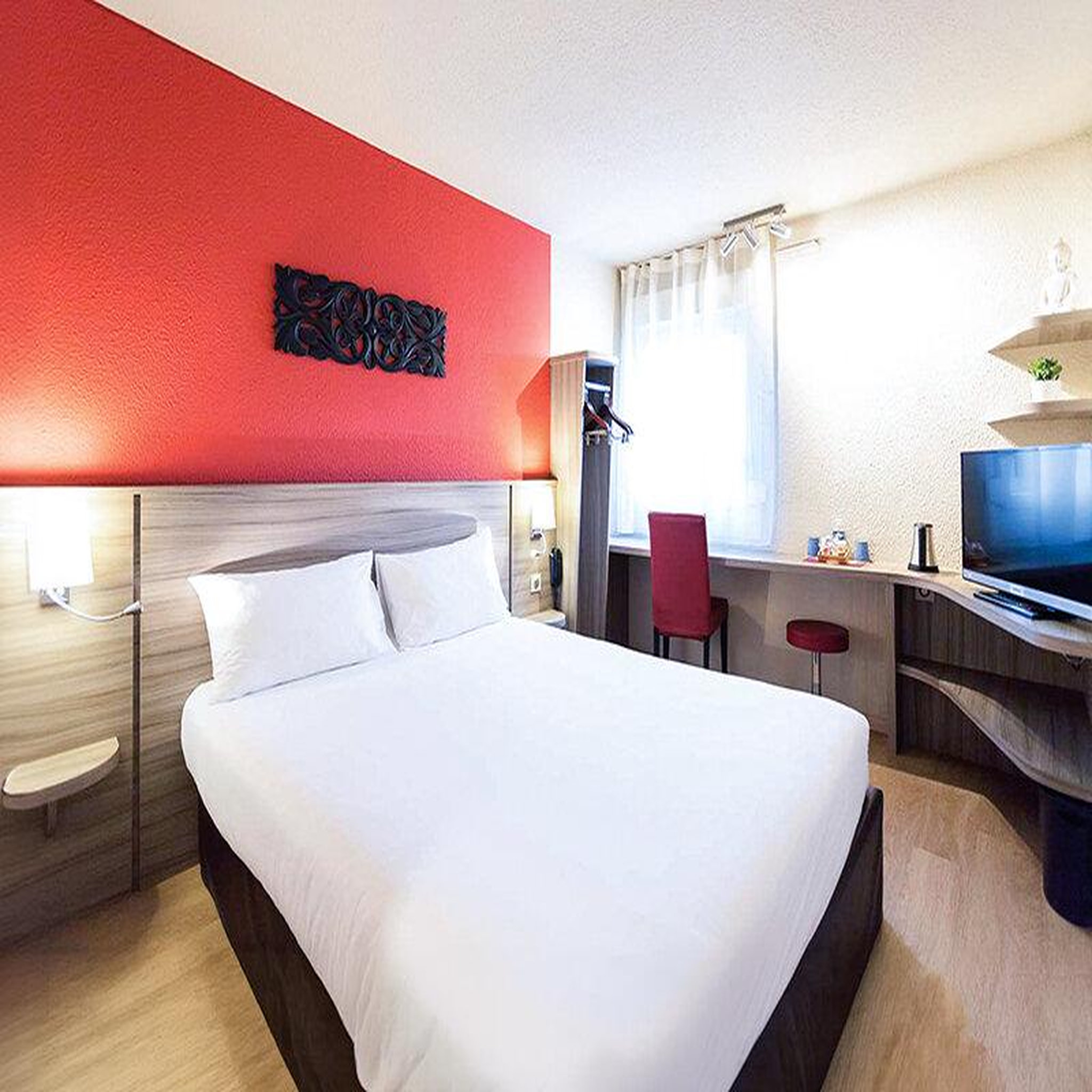 Voir la diapositive 6 : Smartbox Séjour europa-park 2026 : billet pour 2 adultes (2 jours) et 2 nuits dans un hôtel proche d'europa-park - coffret cadeau multi-thèmes