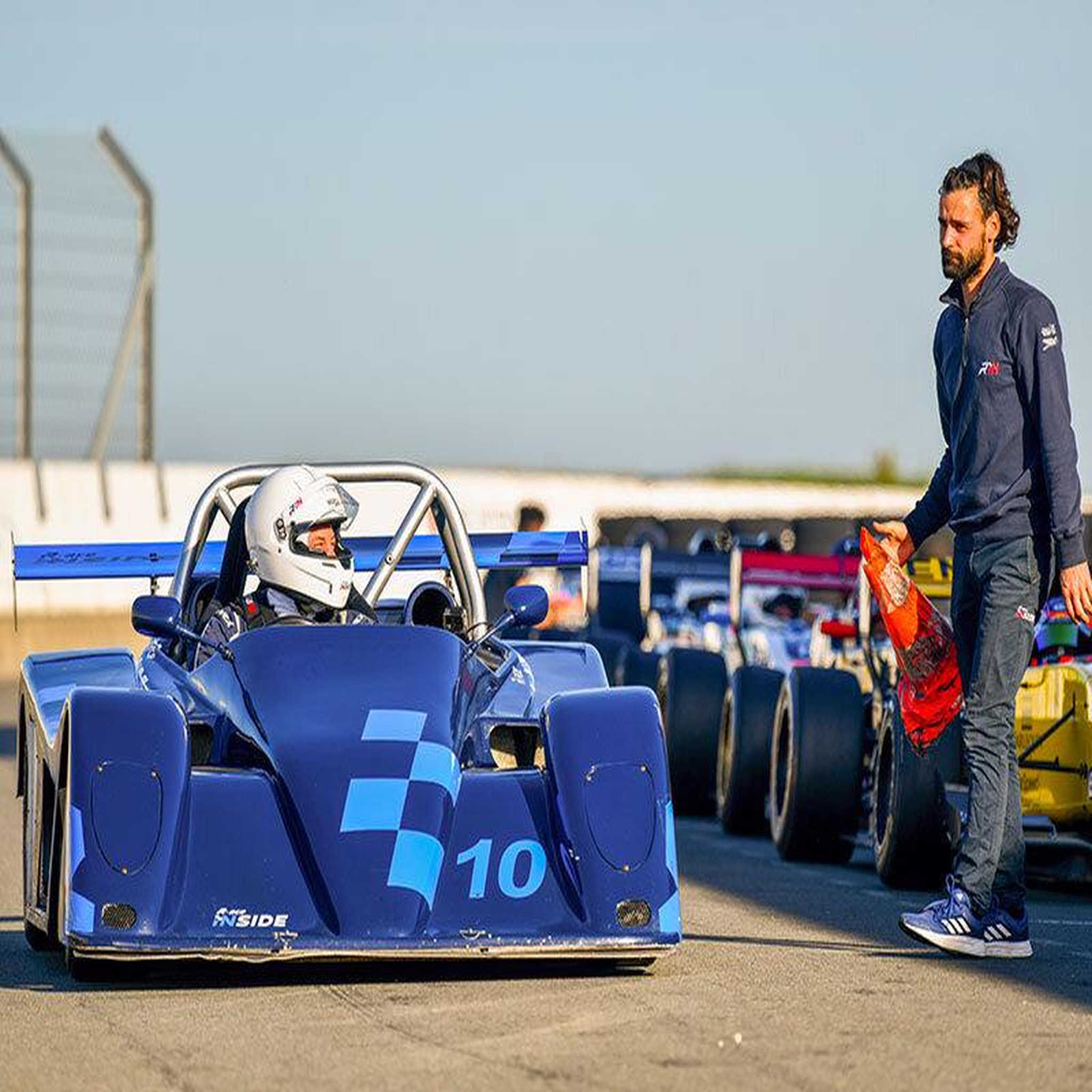 Voir la diapositive 3 : Smartbox Stage de pilotage : 20 tours de circuit en Proto Funyo avec baptême passager en Formule Renault - Coffret Cadeau Sport & Aventure
