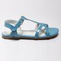 Voir la diapositive 1 : IN EXTENSO Nu pied fille
