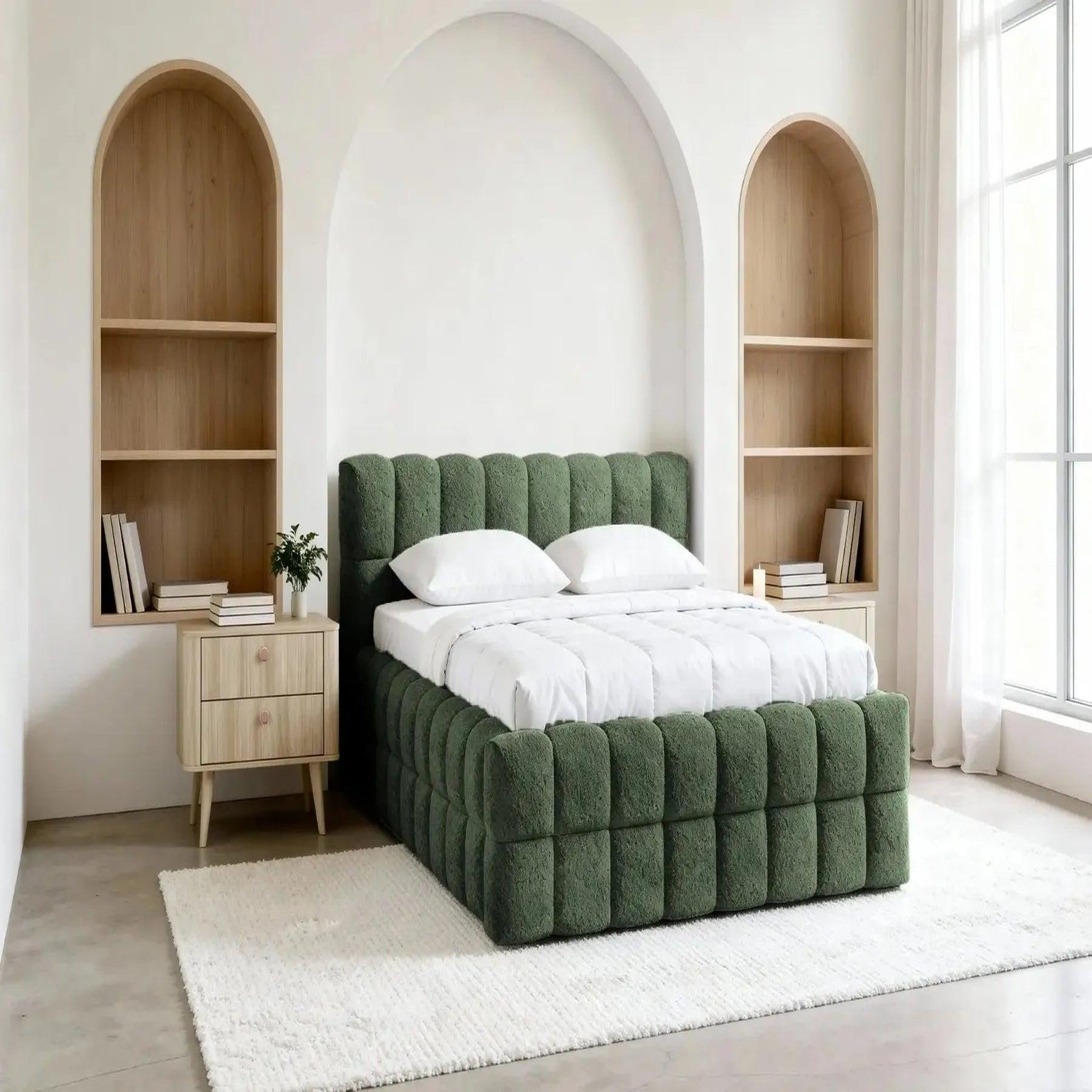 Voir la diapositive 2 : CASANOVA PARIS Voltaire - lit coffre tissu bouclette vert