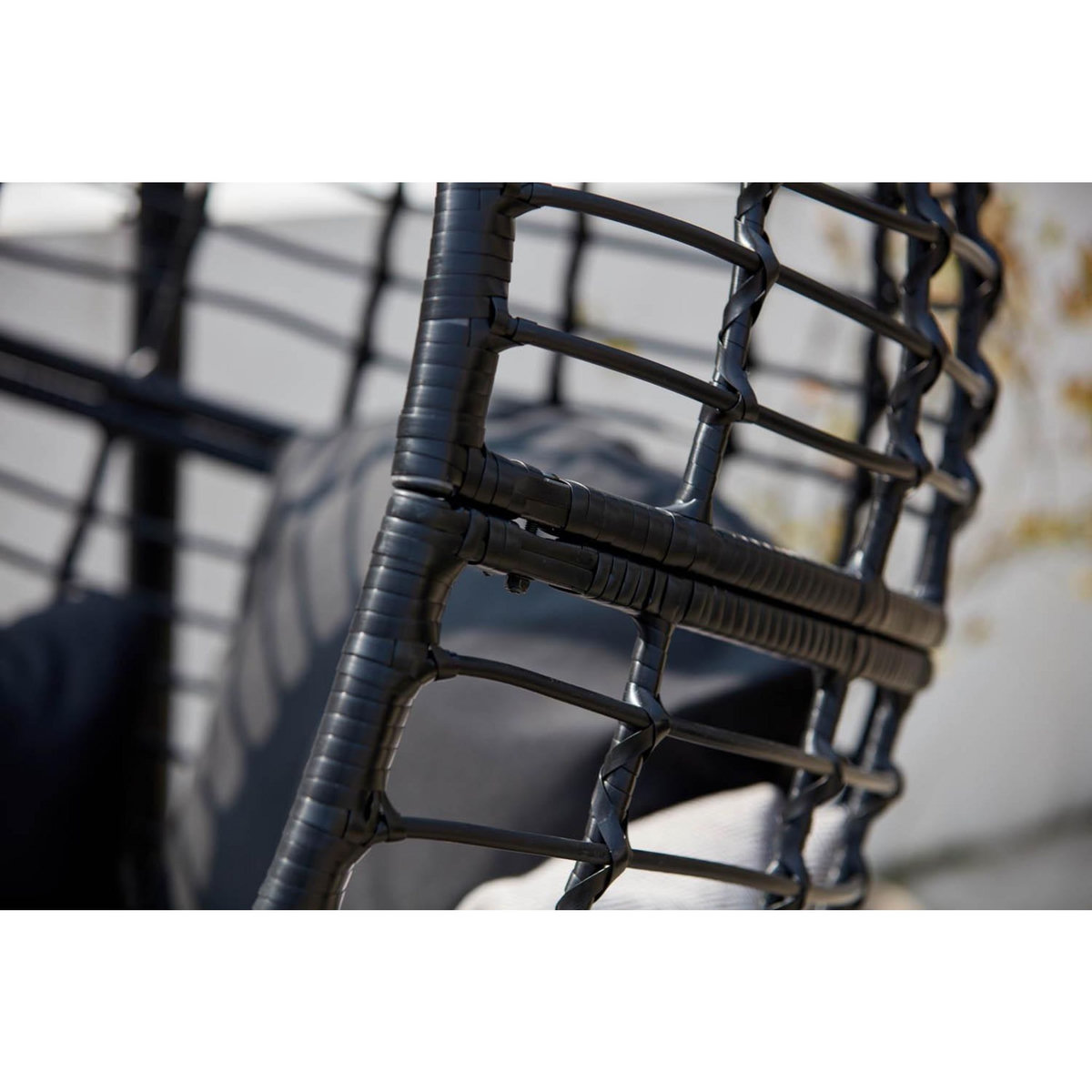 CONCEPT USINE Fauteuil suspendu en résine tressée noir AUROA