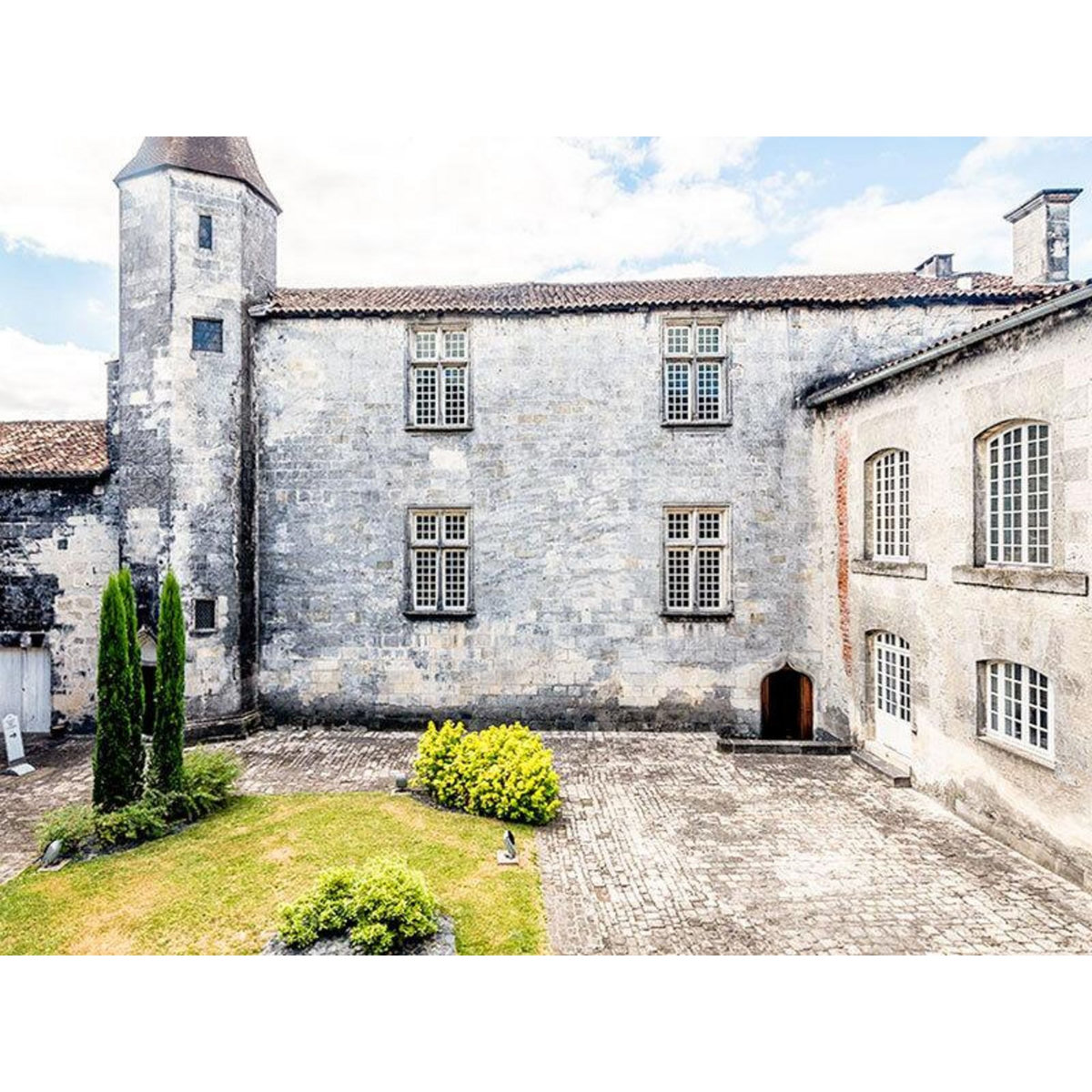 Smartbox Visite exquise au Château Royal de Cognac avec dégustation de cognac et de caviar - Coffret Cadeau Gastronomie