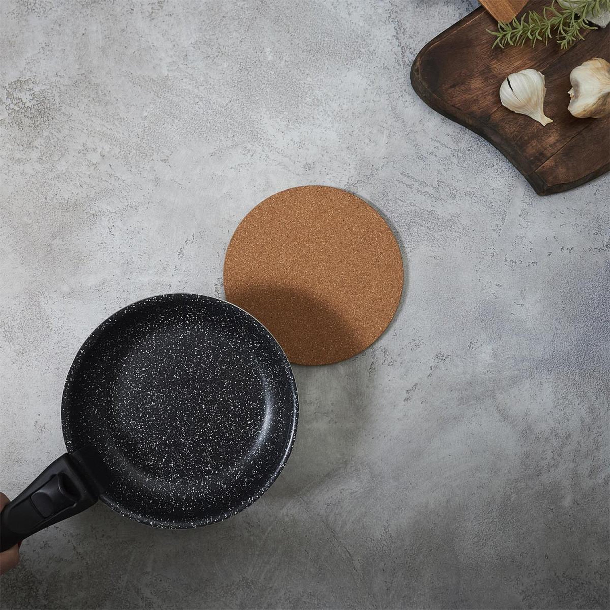 Voir la diapositive 3 : COOK CONCEPT Dessous de Plat Rond en Liège  Colby  19cm Marron