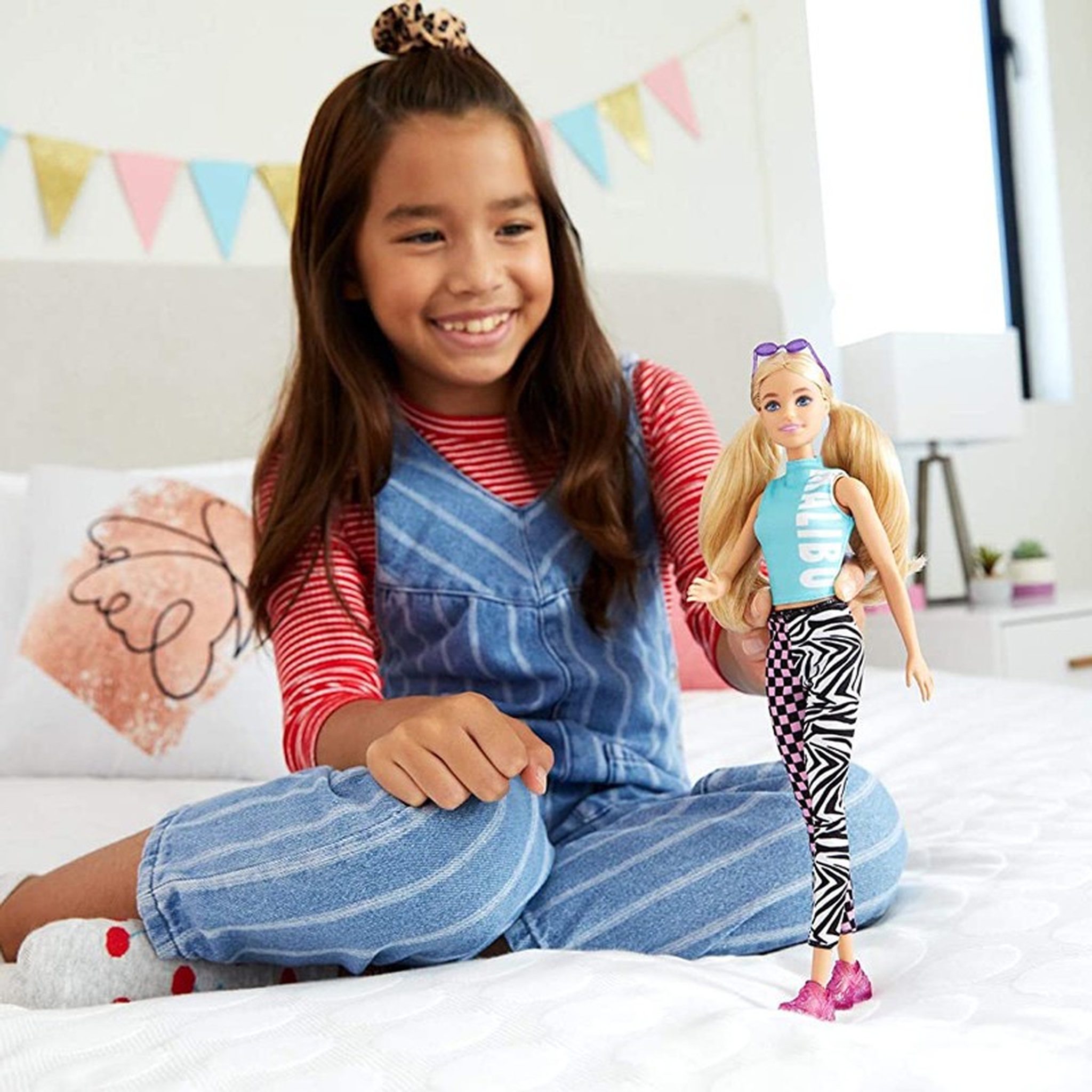 Voir la diapositive 3 : BARBIE Poupée Barbie Fashionista 30 cm
