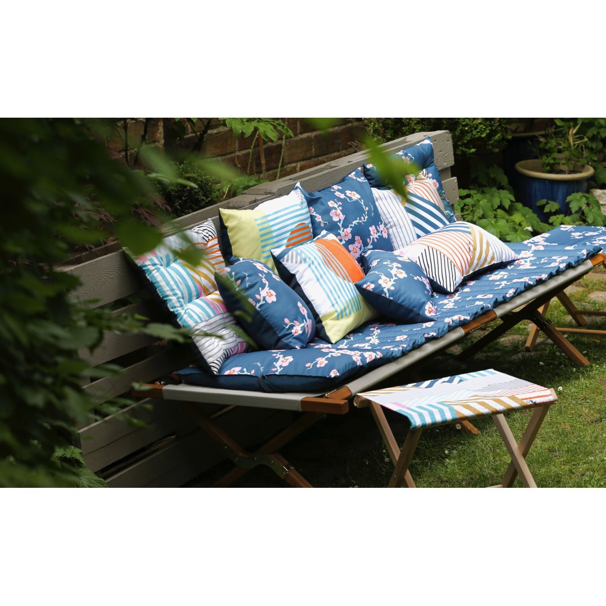 Jardin Privé Coussin bain de soleil ondulo 1740x600x50cm bleu marine OSAKA 