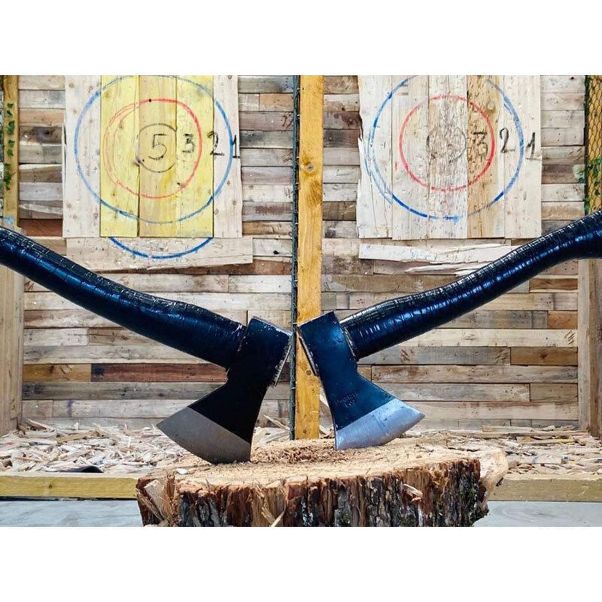 Smartbox Activité insolite entre amis : 1h de lancer de hache près de Fontainebleau - Coffret Cadeau Sport & Aventure