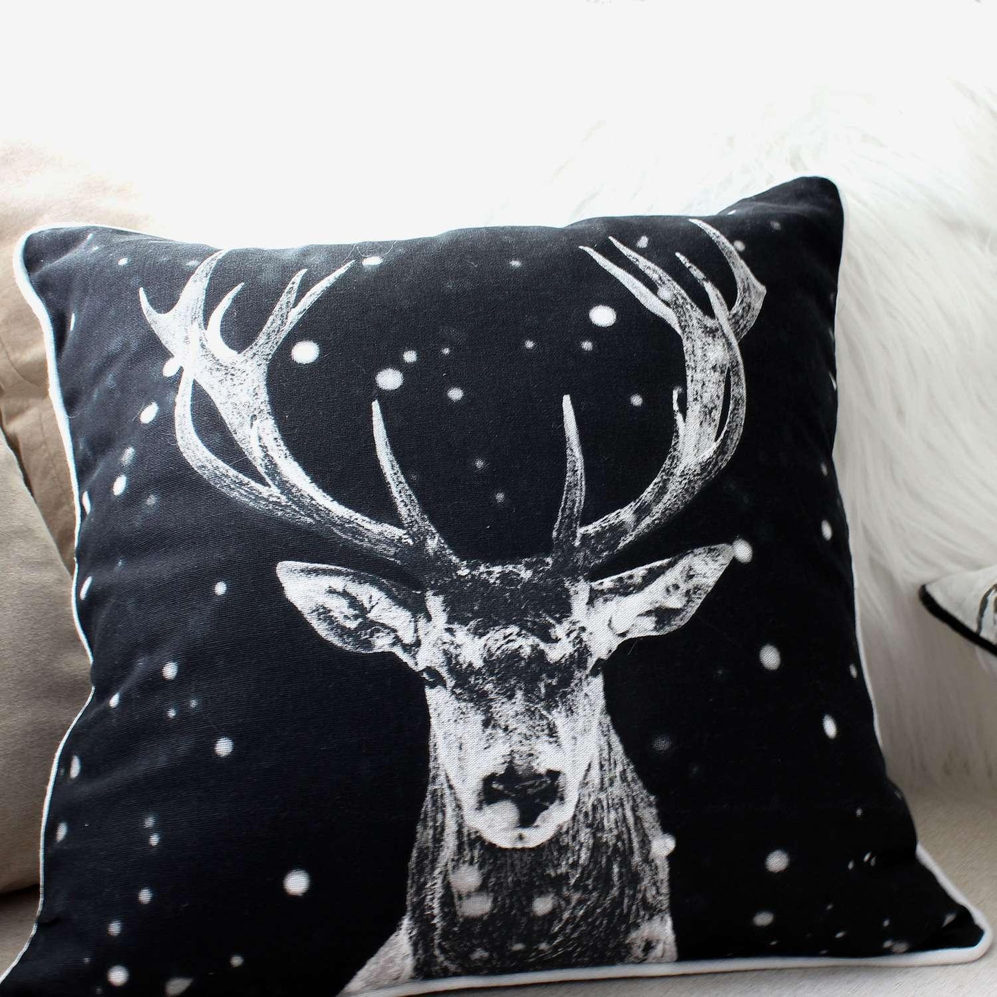 Voir la diapositive 2 : TOILINUX Coussin imprimé cerf epicéa - 40 x 40 cm - noir