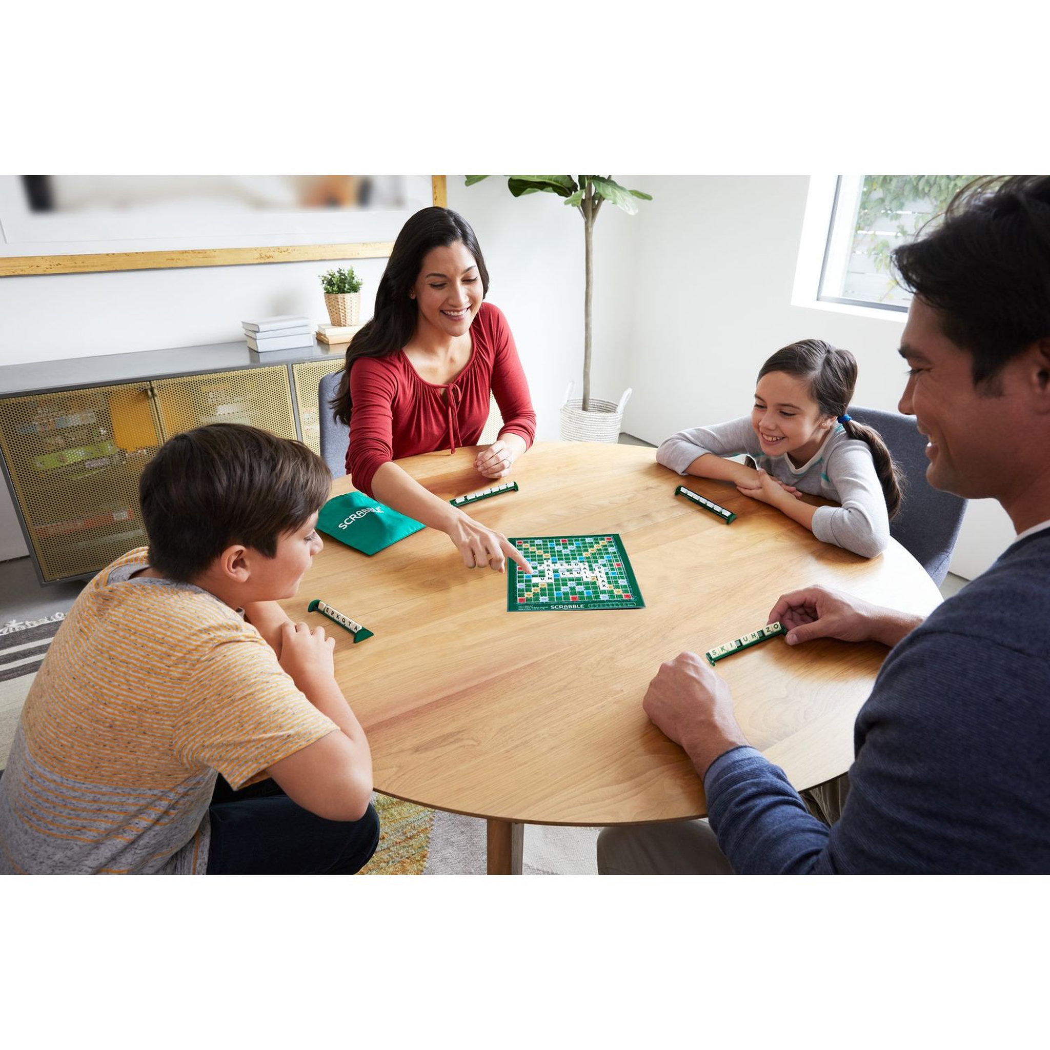 Voir la diapositive 6 : MATTEL Jeu Scrabble Voyage