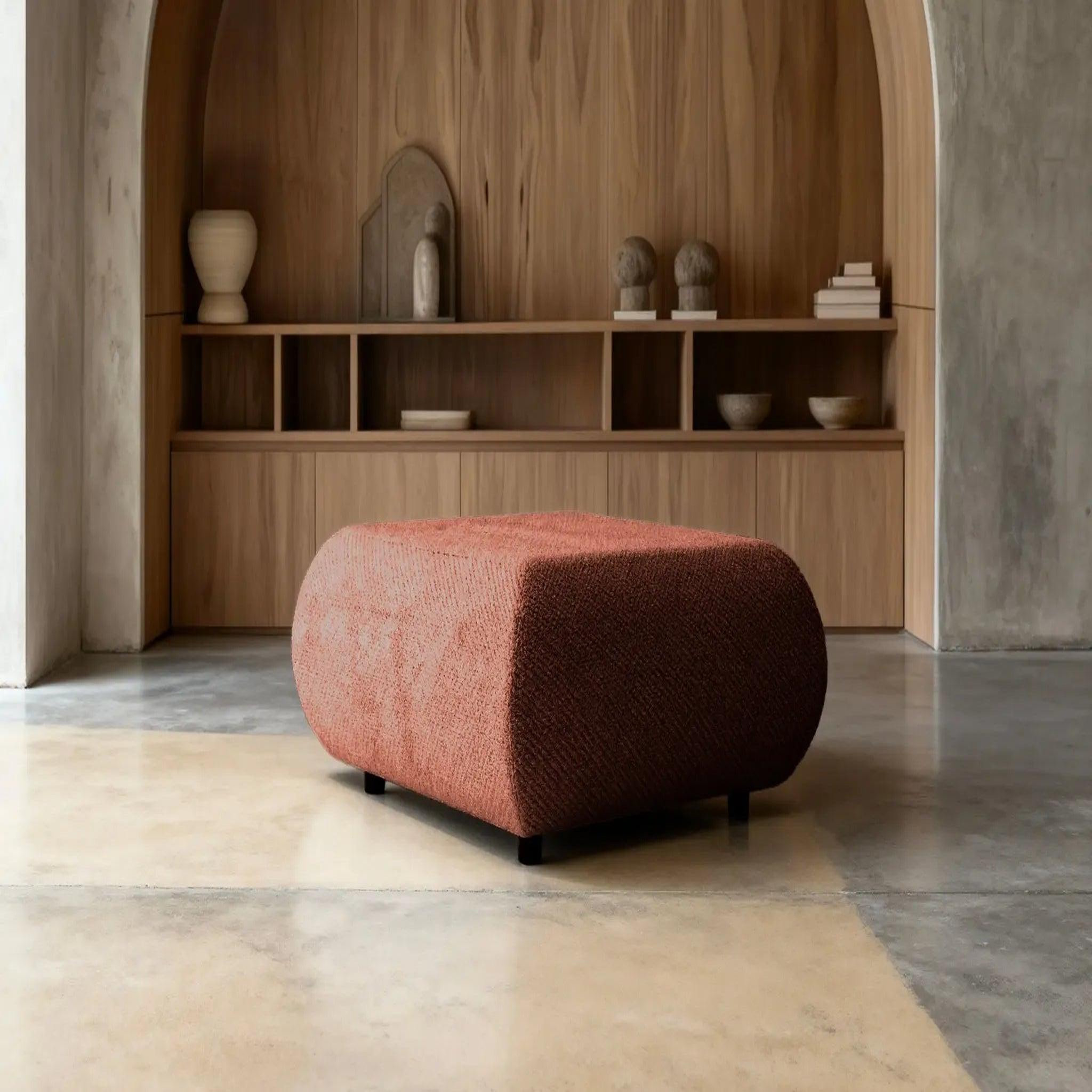 Voir la diapositive 4 : CASANOVA PARIS Levi - pouf tissu lisse