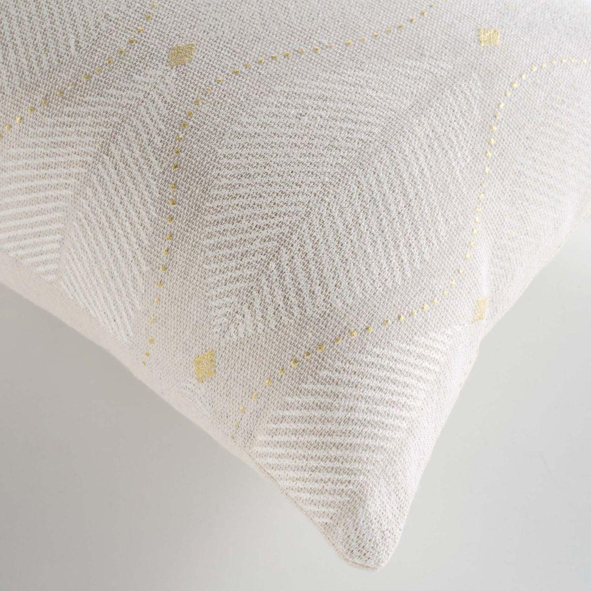 Voir la diapositive 3 : Douceur d'Intérieur Coussin imprimé métallisé  maho  30x50cm blanc