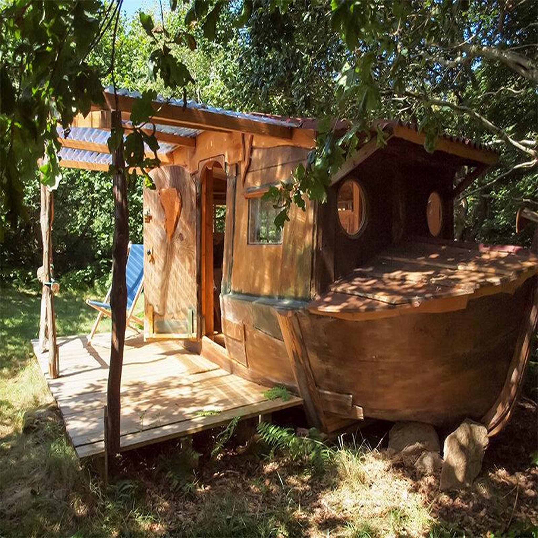 Voir la diapositive 2 : Smartbox Séjour insolite au vert : 3 jours en éco-cabane dans le Cotentin - Coffret Cadeau Séjour