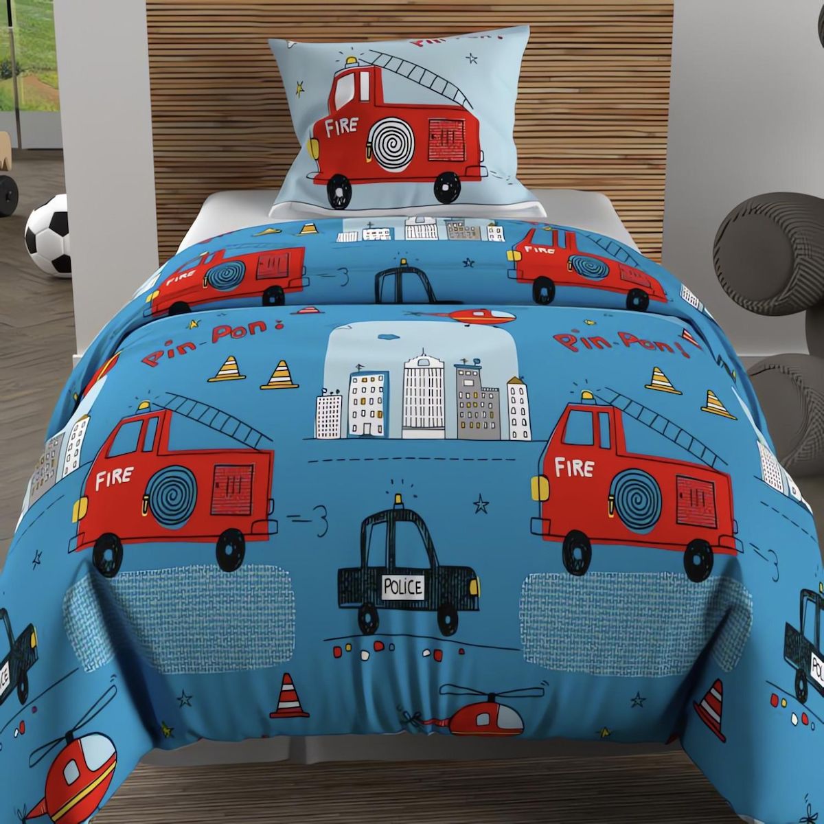 SOLEIL D'OCRE Ensemble couette et parure 5 Pièces POMPIERS bleu pour lit en 90x190 cm, par Soleil d'ocre