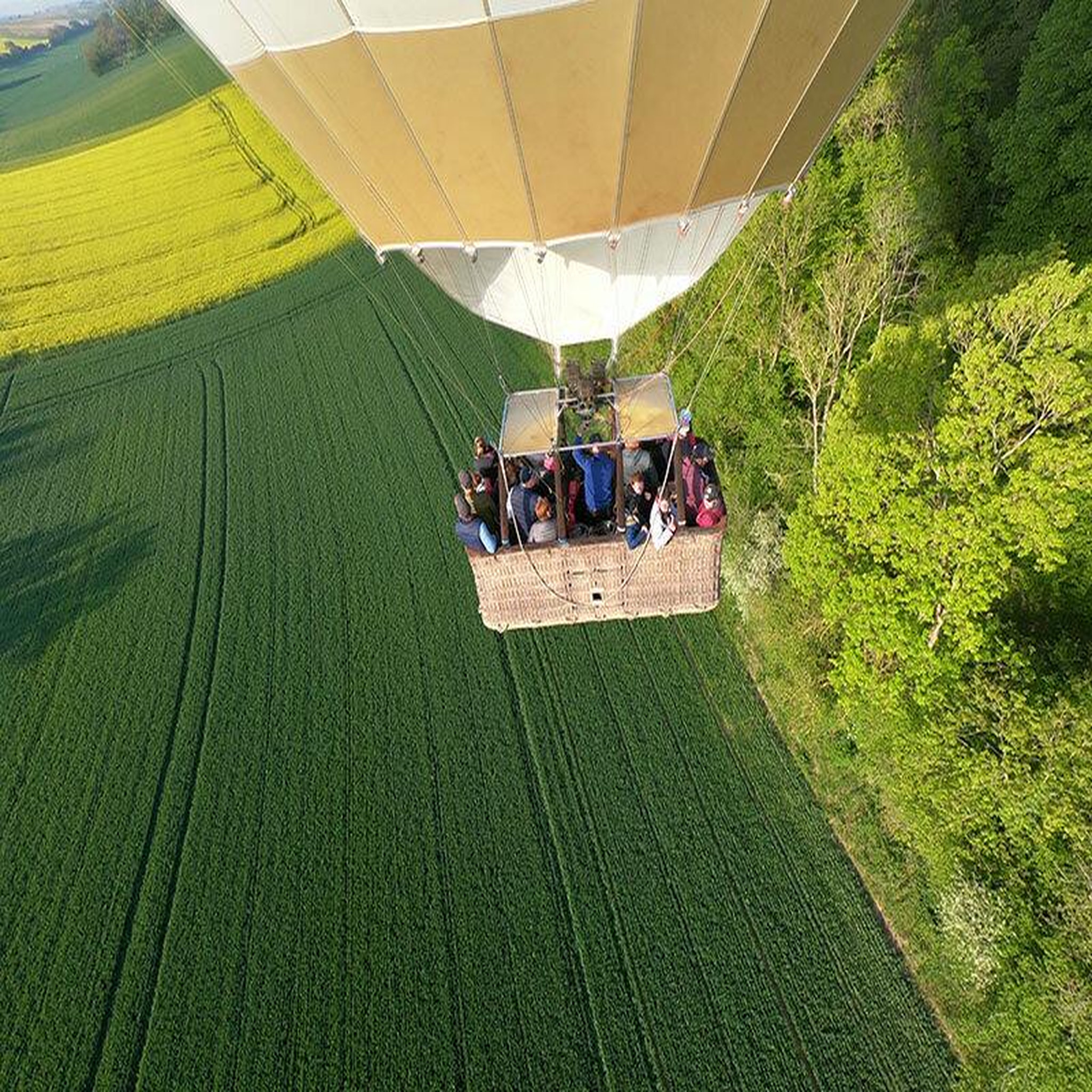 Voir la diapositive 2 : Smartbox Vol en montgolfière pour 2 à saint-omer - coffret cadeau sport & aventure